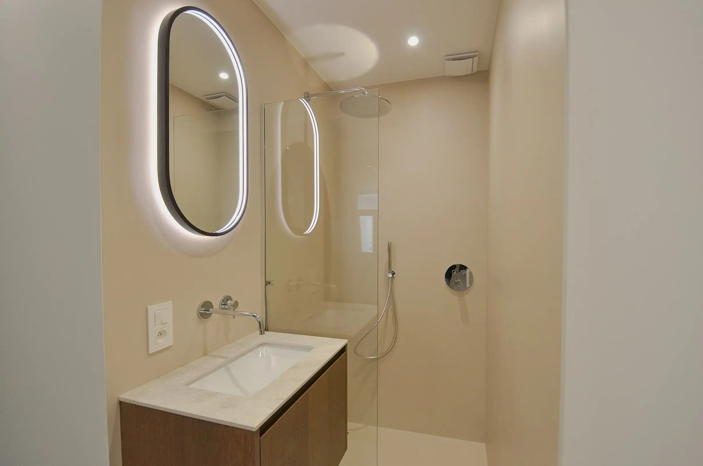 Exclusief – Stijlvol volledig gerenoveerd appartement met frontaal zeezicht. foto 20