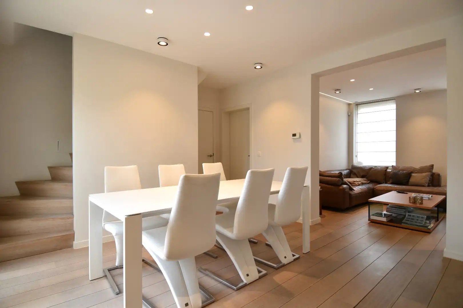 Vernieuwde HOB met 3 slaapkamers, bureel, zonnige tuin en garage te koop in Bellegem foto 6