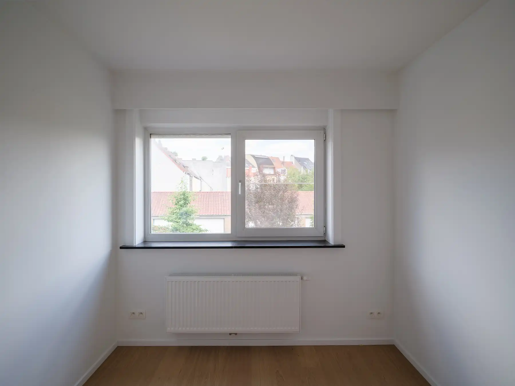 Ruime halfopen bebouwing met tuin foto 13