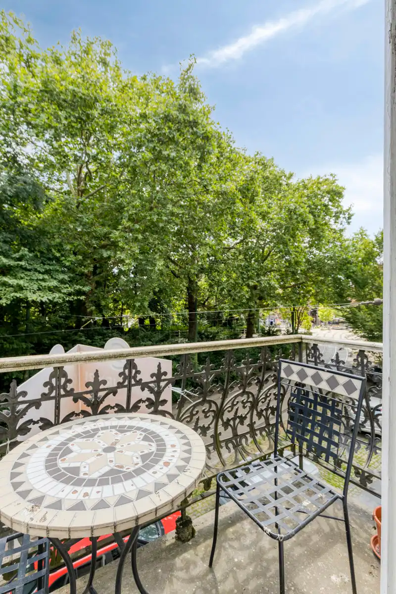 Schitterend gelegen herenwoning met veel karakter foto 2