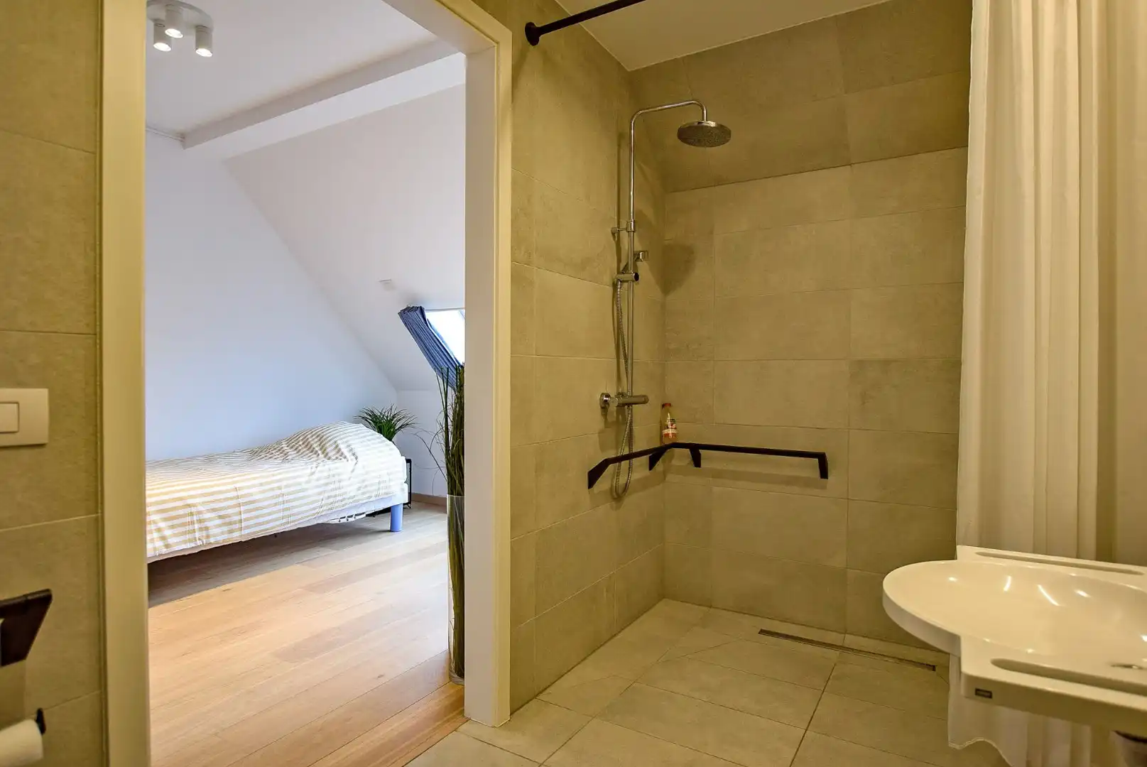 Prachtig 1-slaapkamerappartement (assistentiewoning) in Residentie Clarenhof, uniek wonen in hartje Nieuwpoort.  foto 8