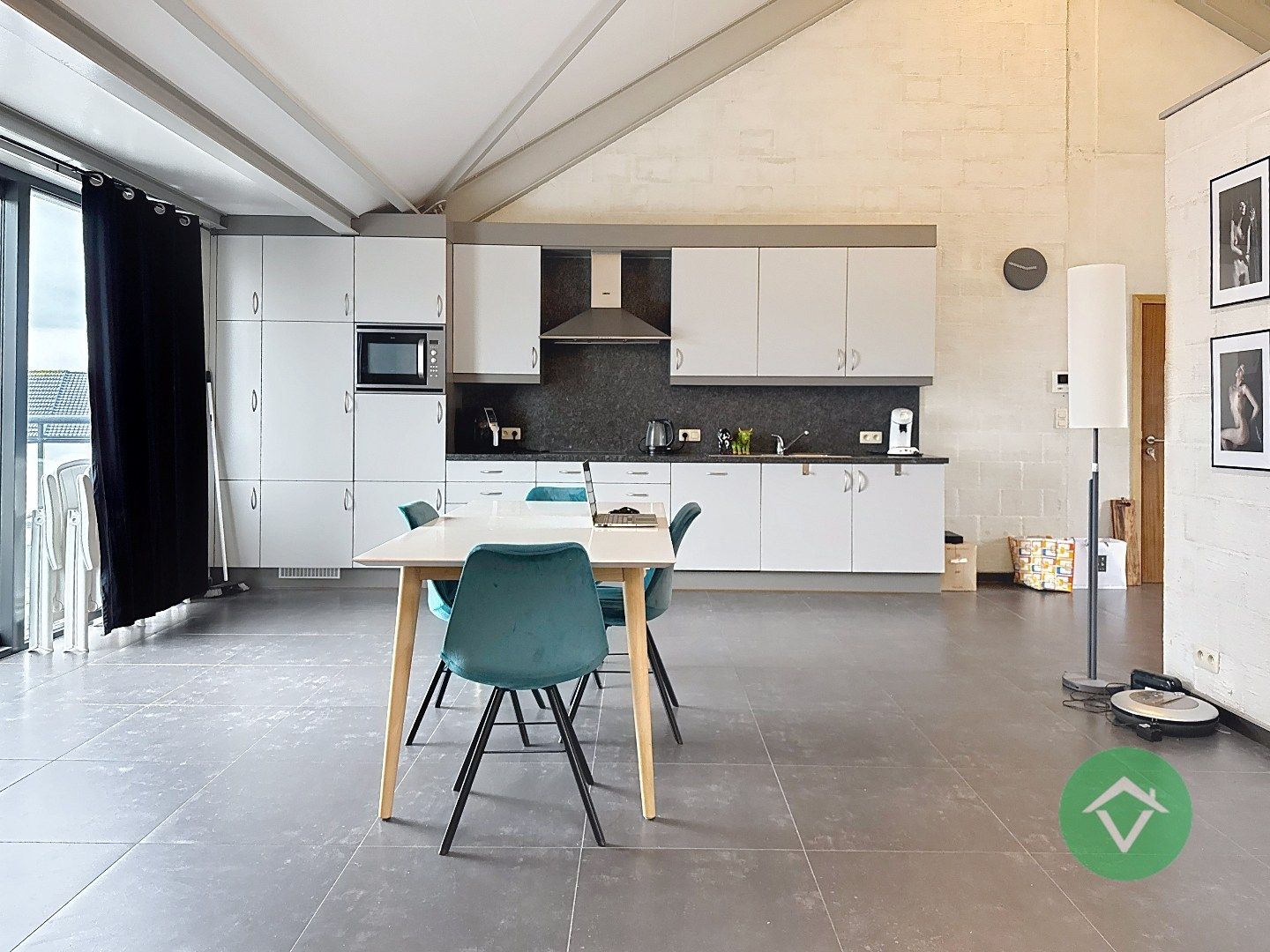 Lichtrijke Loft met 1 slaapkamer te Oostende foto 6