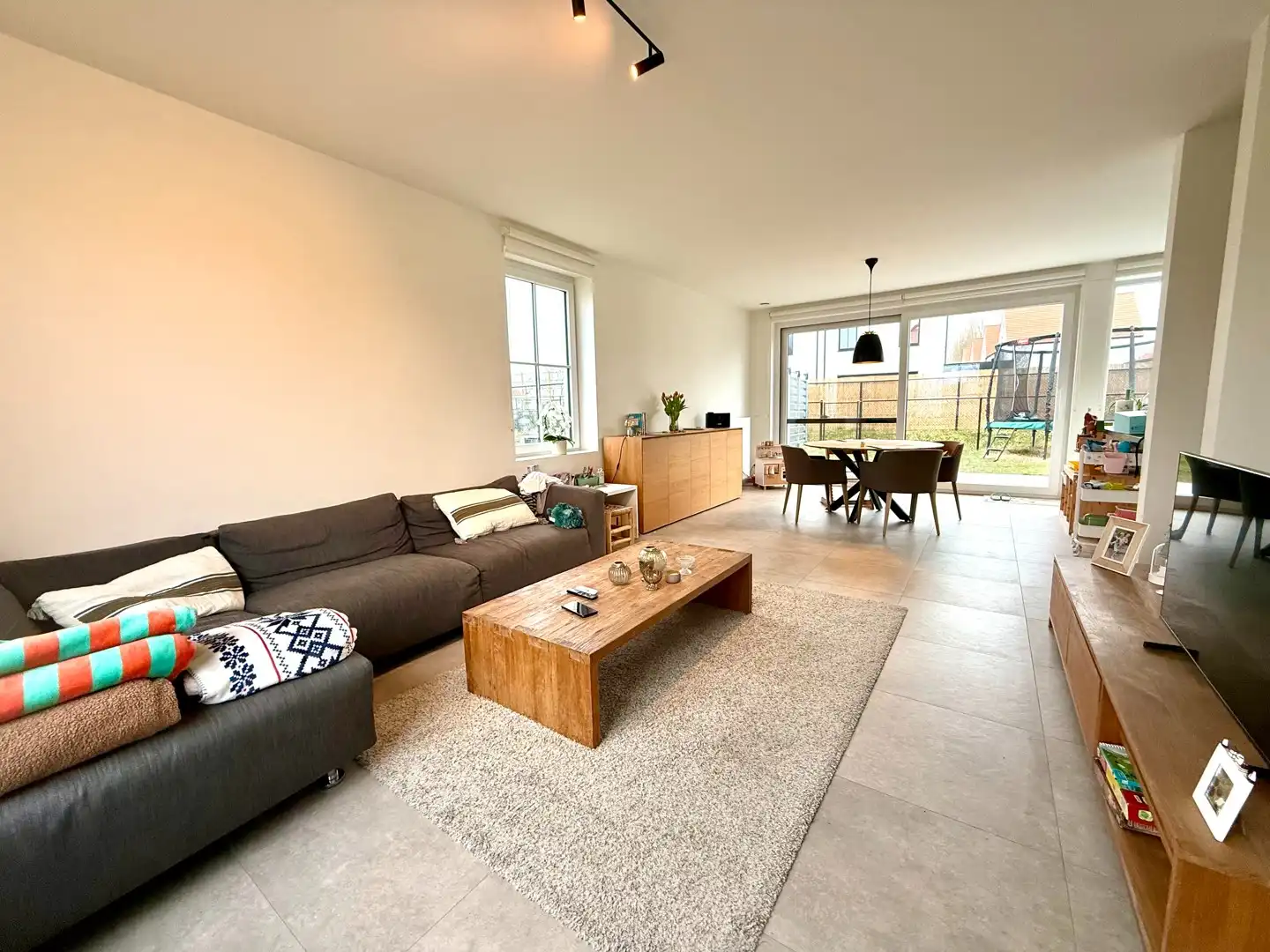 Zeer recente, instapklare woning met 3 slaapkamers en tuin foto 4