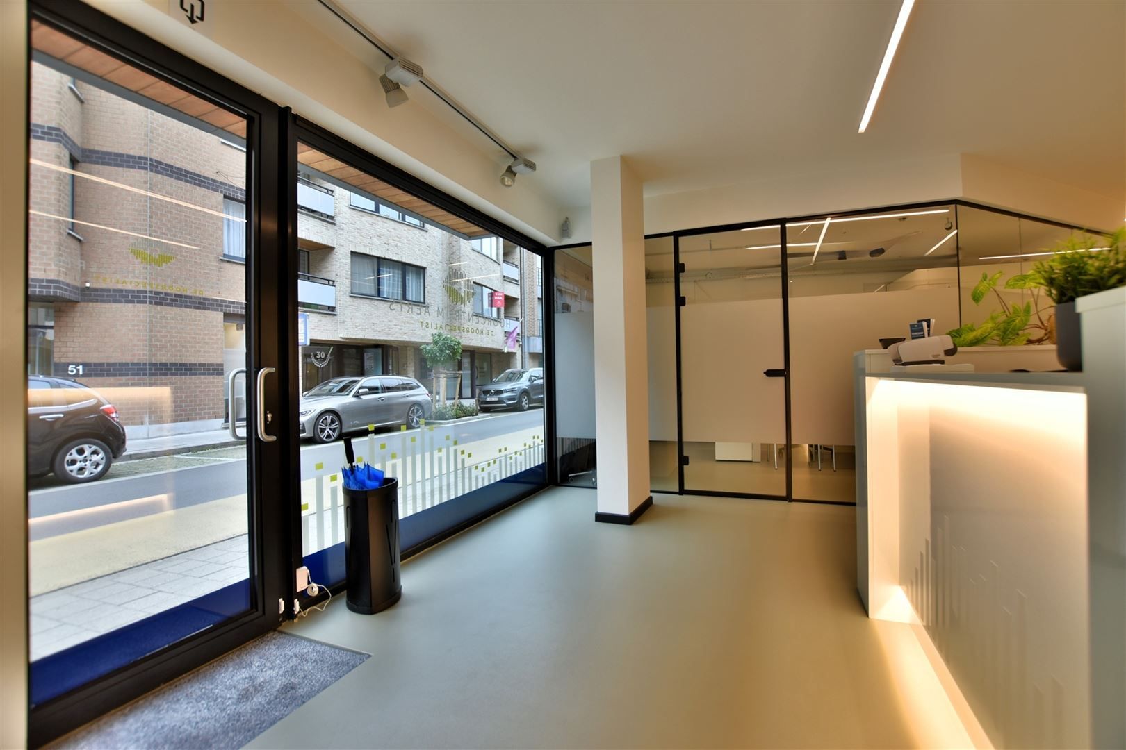 Trendy winkelpand / kantoorruimte (ca. 133m²)  in het centrum van Zele foto 2