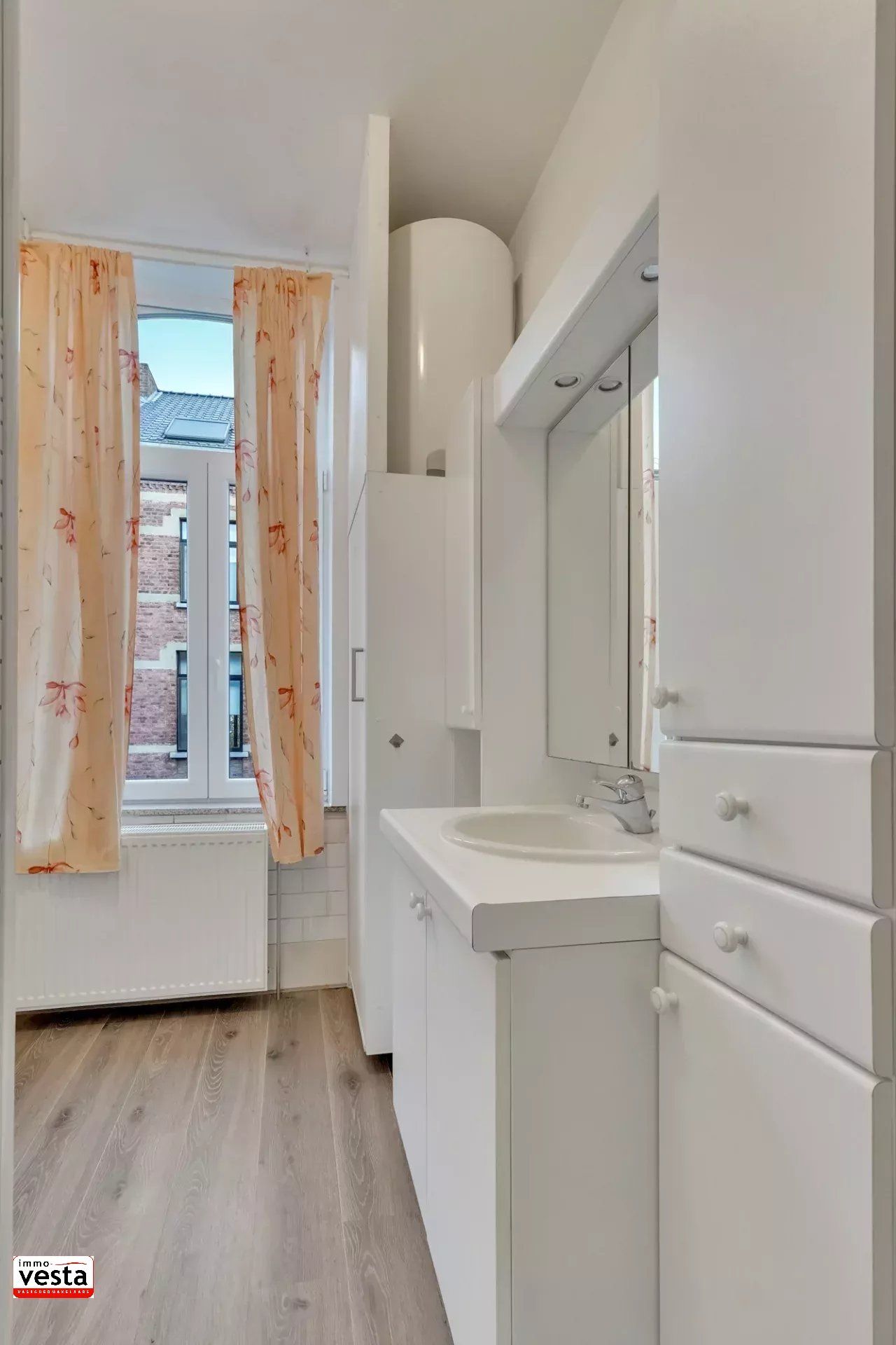 Goed gelegen, energetisch gerenoveerde stadwoning foto 16