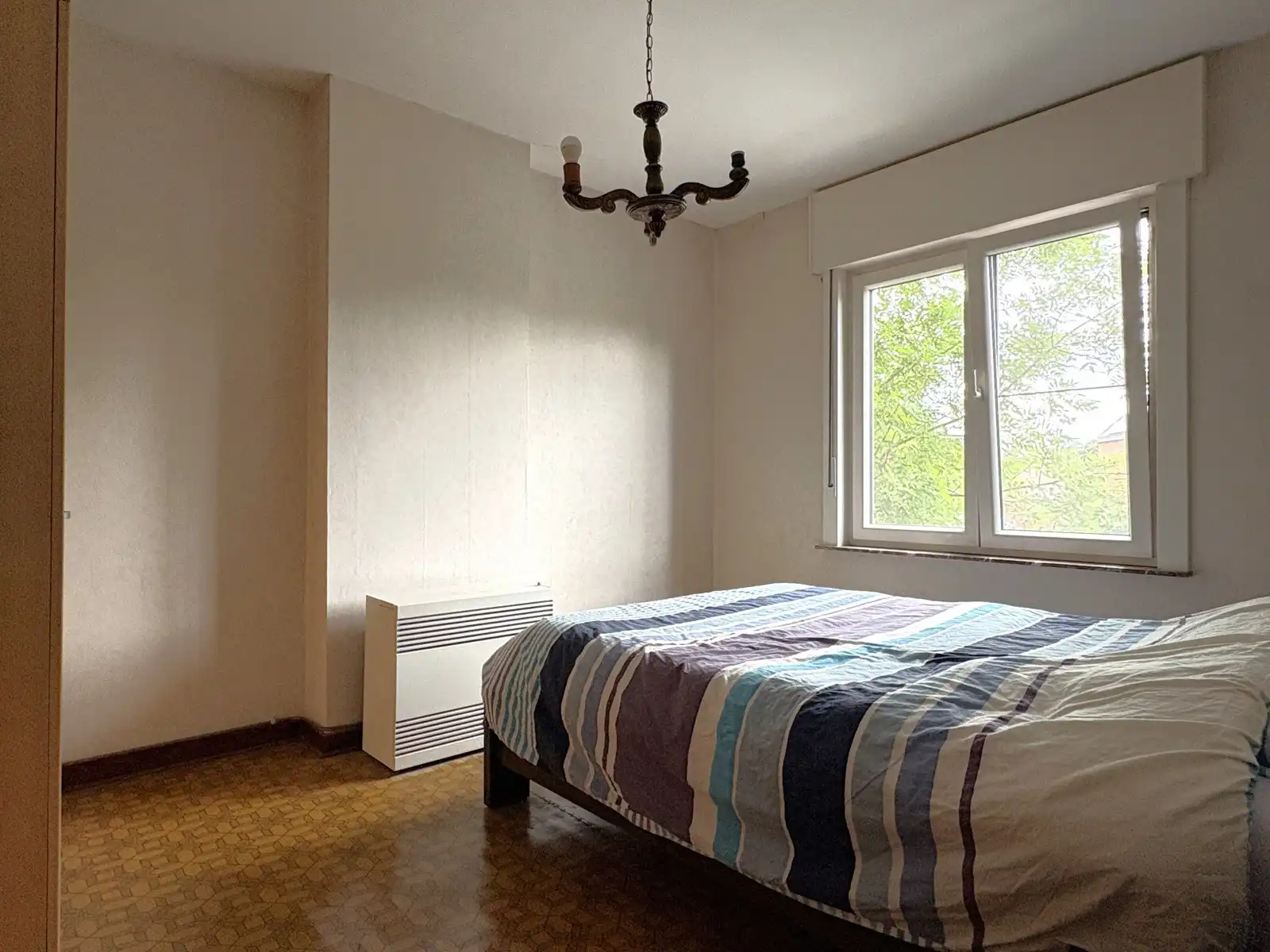 Te renoveren woning in een rustige buurt foto 14