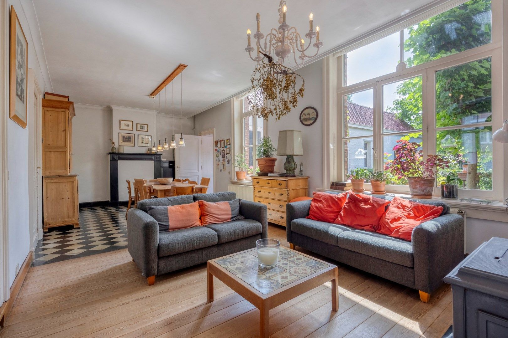 Instapklaar herenhuis met 4/5 slpks, centraal gelegen in Achterbos !  foto 7