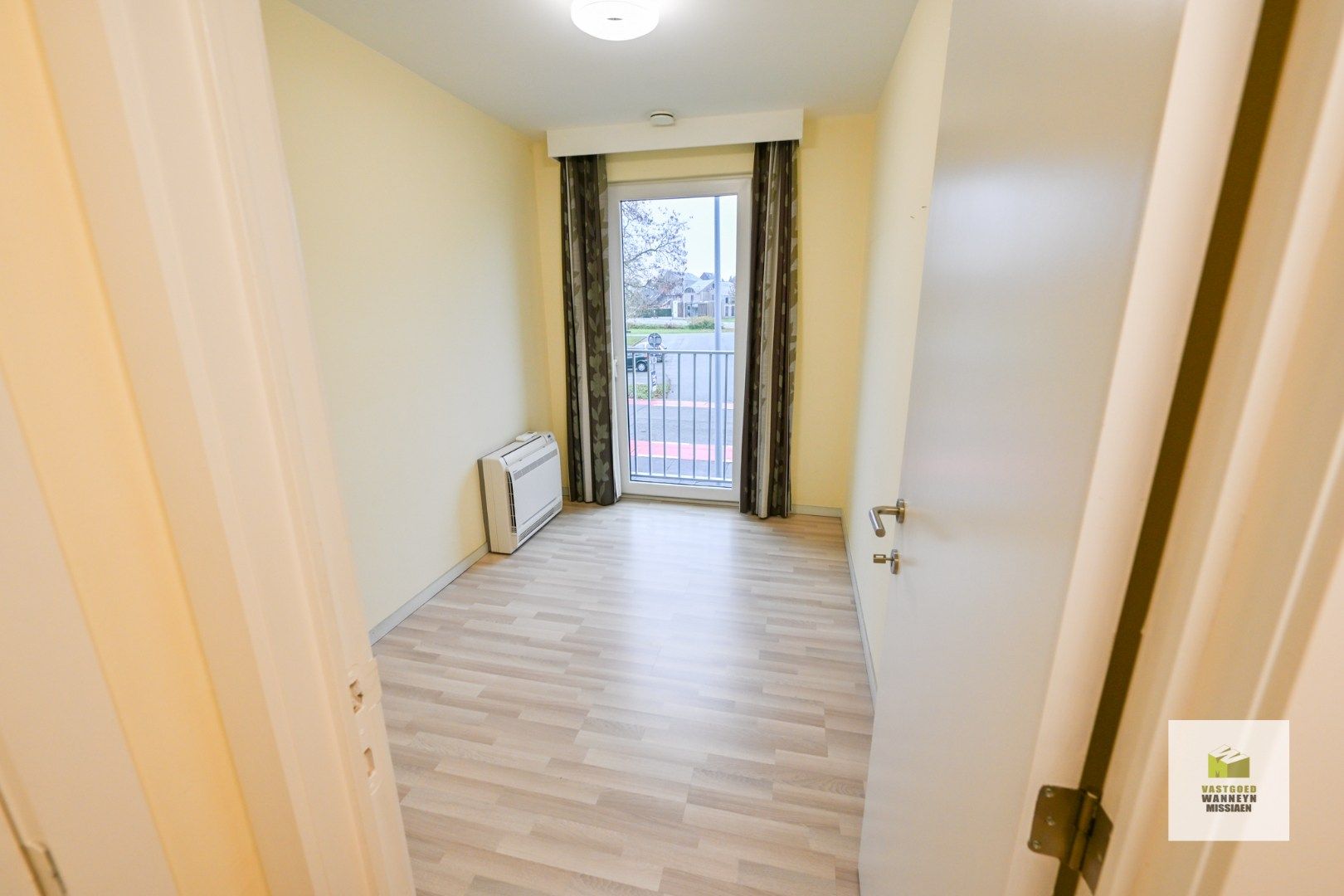 Instapklaar appartement met 2 slaapkamers en terras aan het station van Beernem foto 13