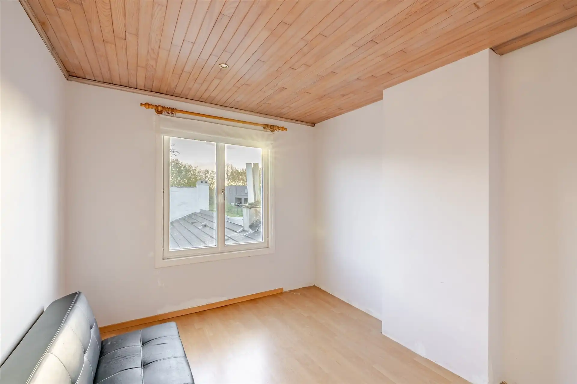 Gezellige rijwoning met uitzonderlijke grote tuin in hartje Schellebelle foto 17