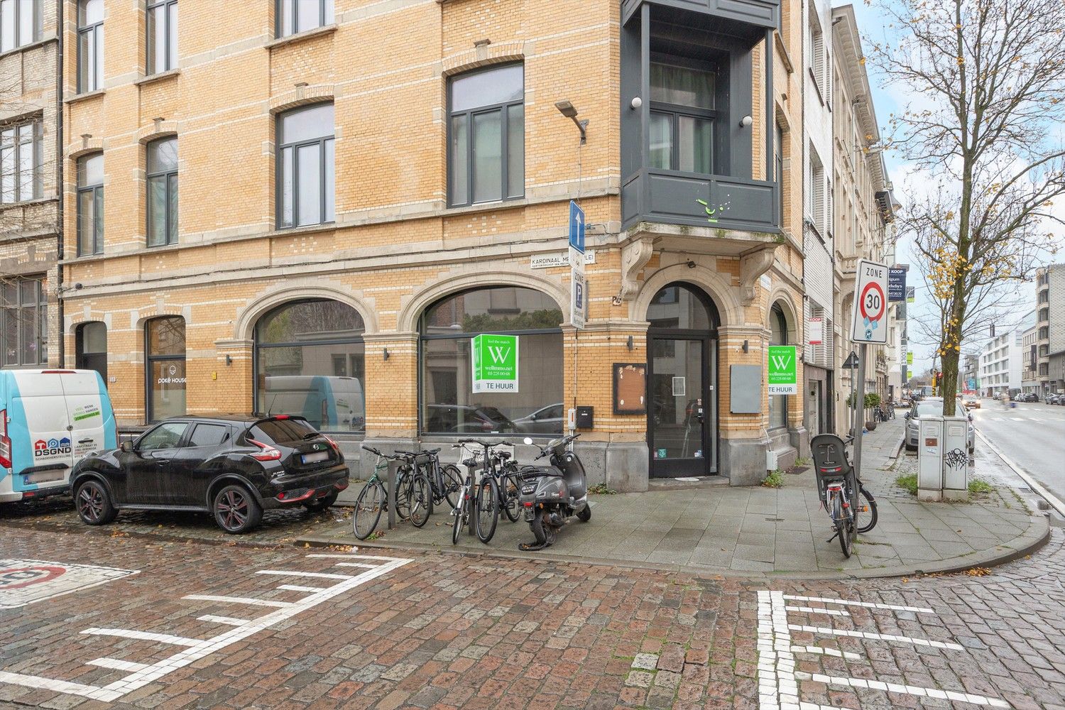 Handelsgelijkvloers te huur op uitstekende hoeklocatie foto 11