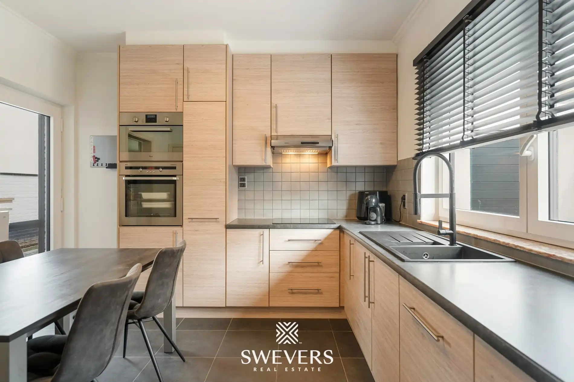 Volledig vernieuwd pareltje met terras, balkon & loods in Riemst foto 9