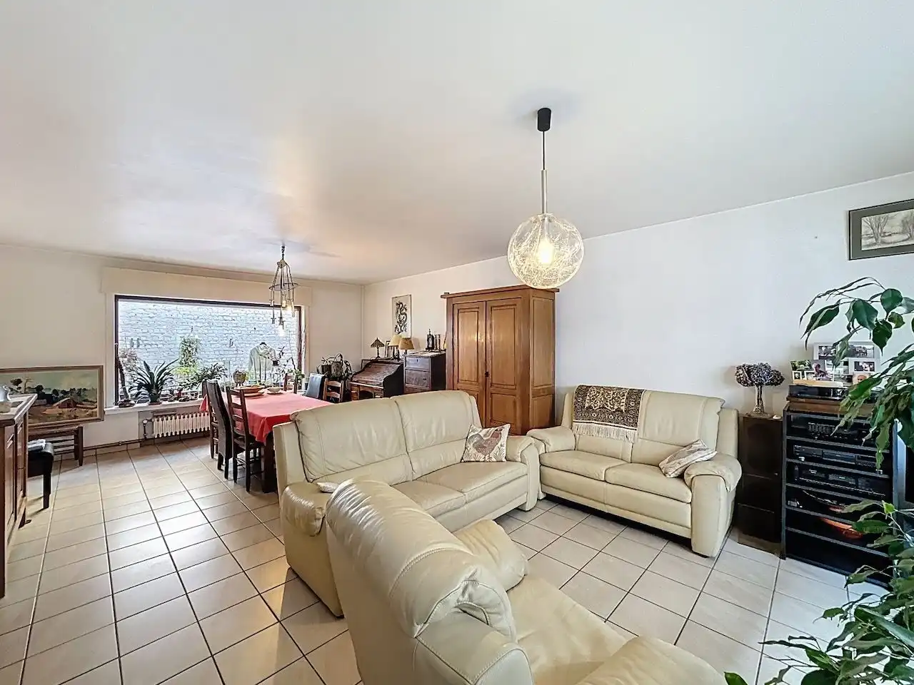 Bijzonder ruime handelswoning vlakbij de Kursaalstraat foto 4