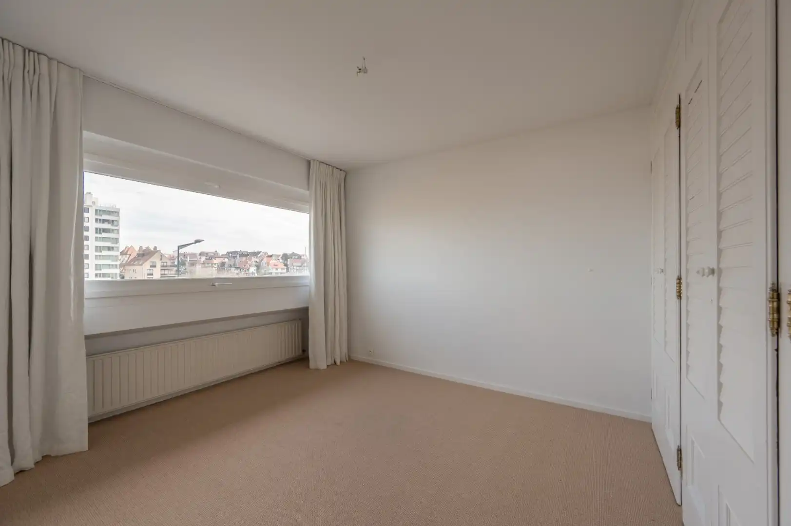 Prachtig hoekappartement te huur op de zeedijk in Duinbergen met frontaal zeezicht foto 11