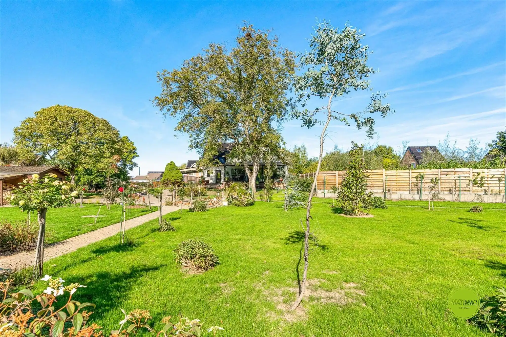 Luxueus gerenoveerde woning met groot stuk grond  foto 48