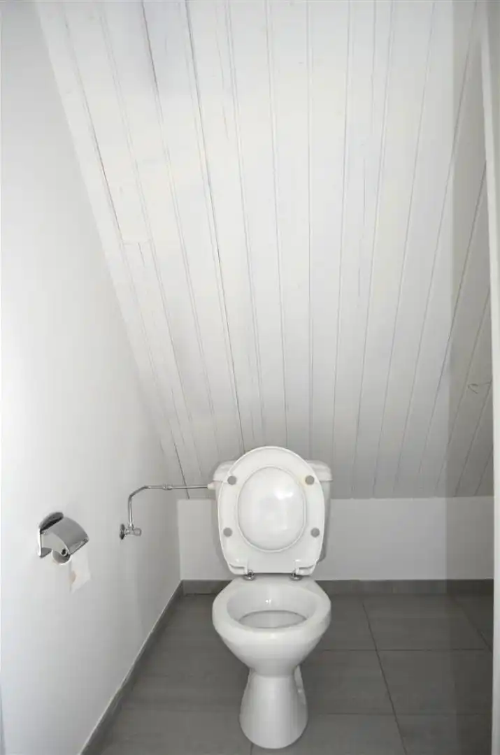 Ruim appartement van bouwjaar 2004 met twee slaapkamers, ondergrondse autostaanplaats en kelder. foto 14