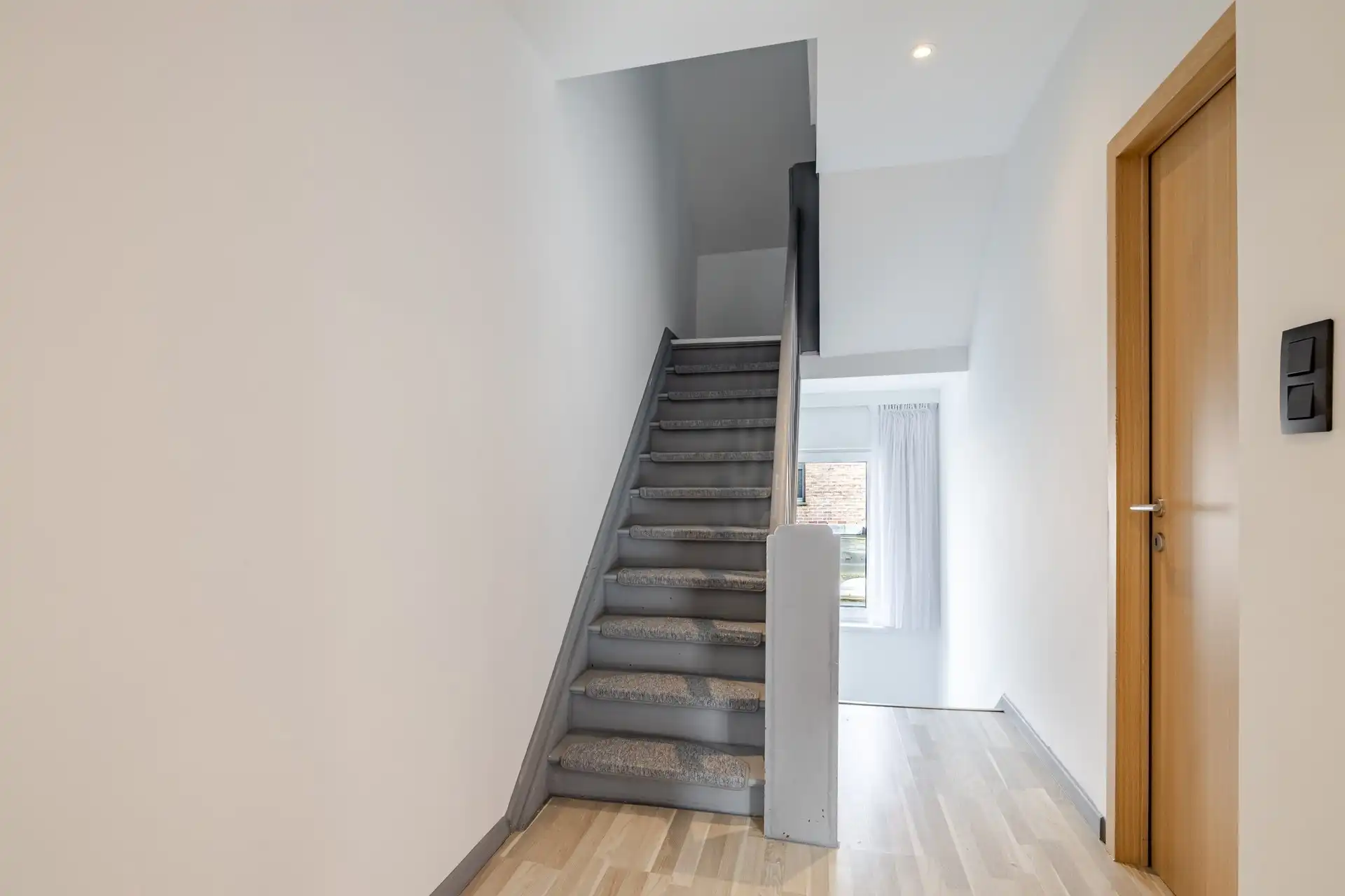 Instapklare woning met 4 slks, garage en aanpalende bouwgrond foto 12