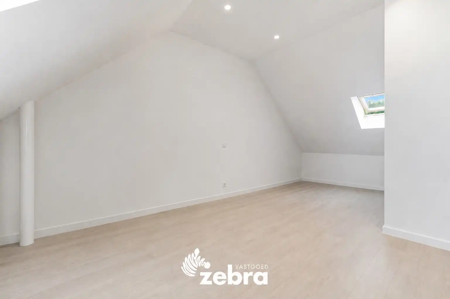 Instapklare woning met grote tuin in Roeselare! foto 12