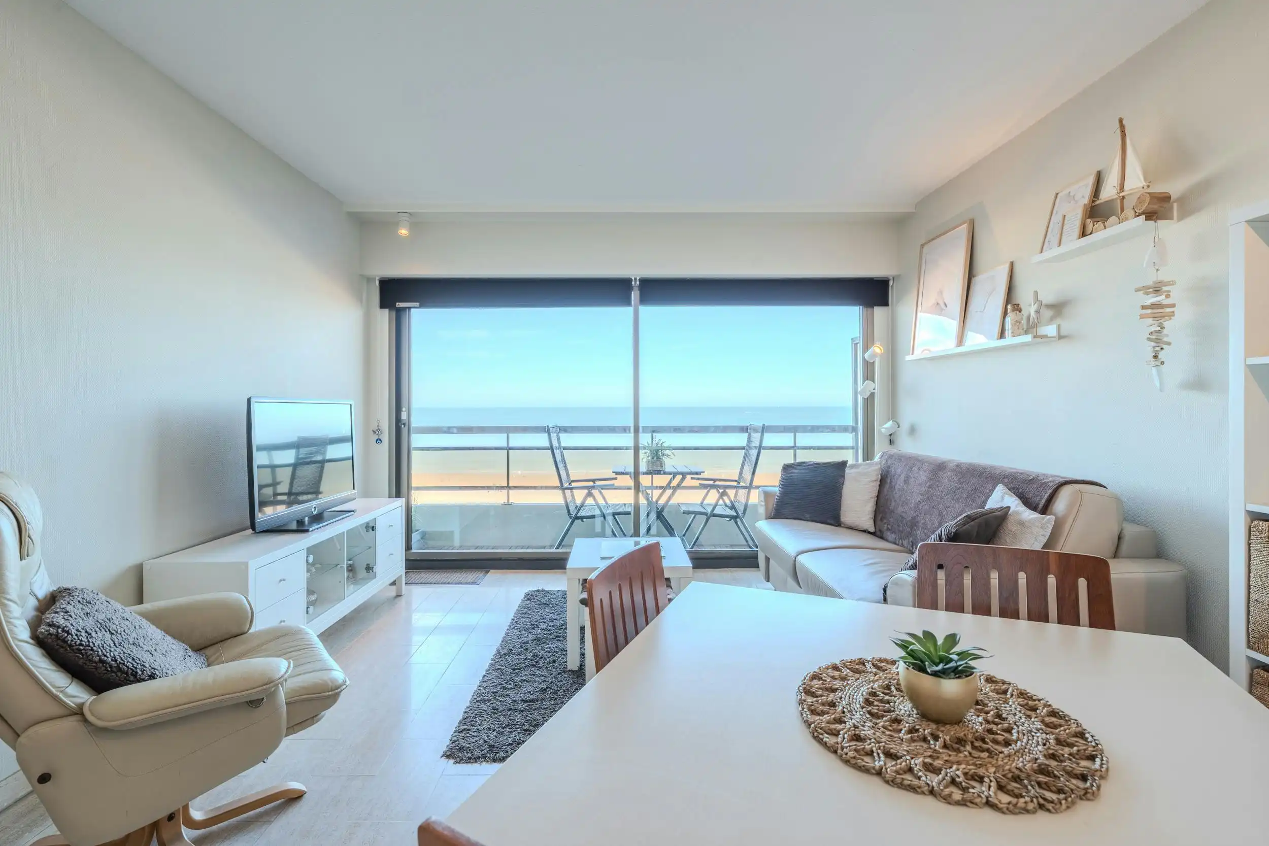 Lichtrijke studio met terras en fenomenaal frontaal zeezicht te koop! foto 11