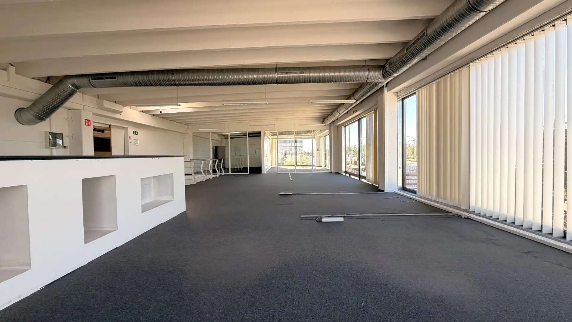 Magazijn met laadkade en kantoren te huur aan E17 in Kruibeke foto 13