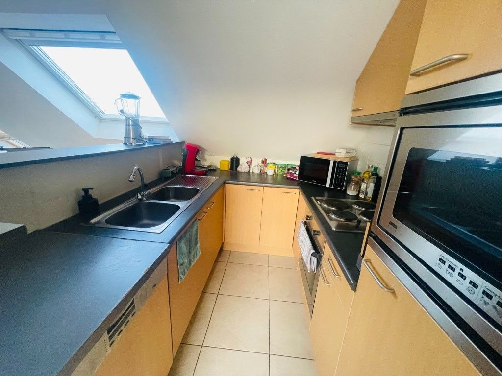 Kristus -Koning  Gezellig LICHTRIJK ENERGIEZUINIG appartement met 1 slaapkamer+ autostaanplaats in open lucht, LIFT in het gebouw. foto 4