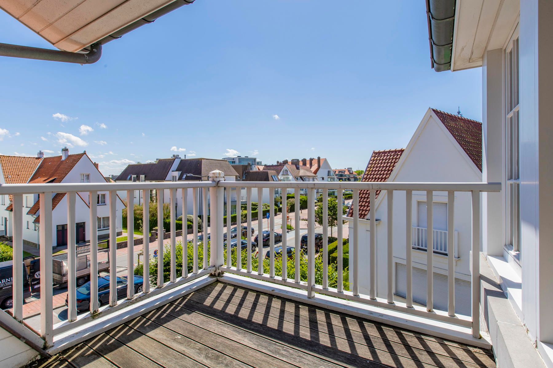 Volledig gerenoveerde penthouse in villa-residentie foto 3