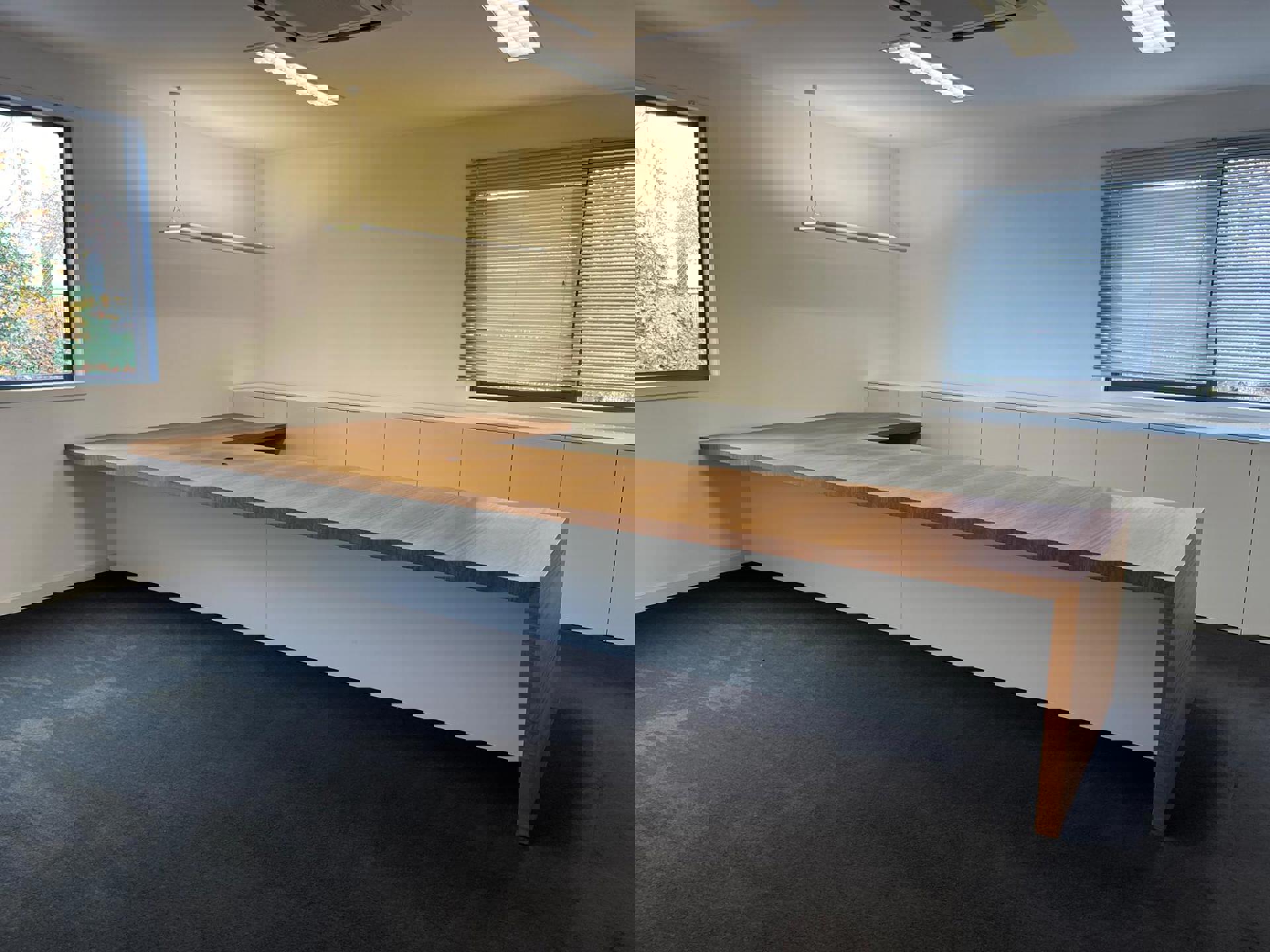 Modern alleenstaand bedrijfsgebouw te Genk foto 9