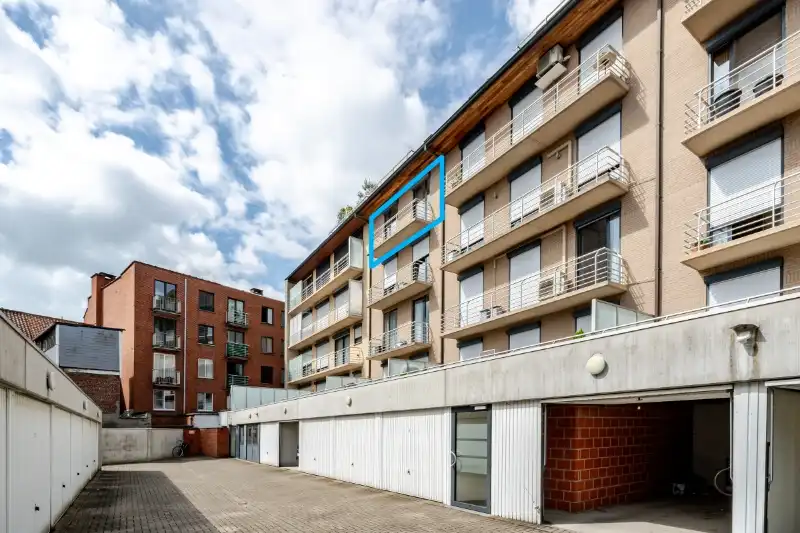 Roeselare-centrum. Lichtrijk 2-slaapkamerappartement in hartje Roeselare met vooraan en achteraan prachtige terrassen. Overal dichtbij en op 4 hoog gelegen ! foto 17
