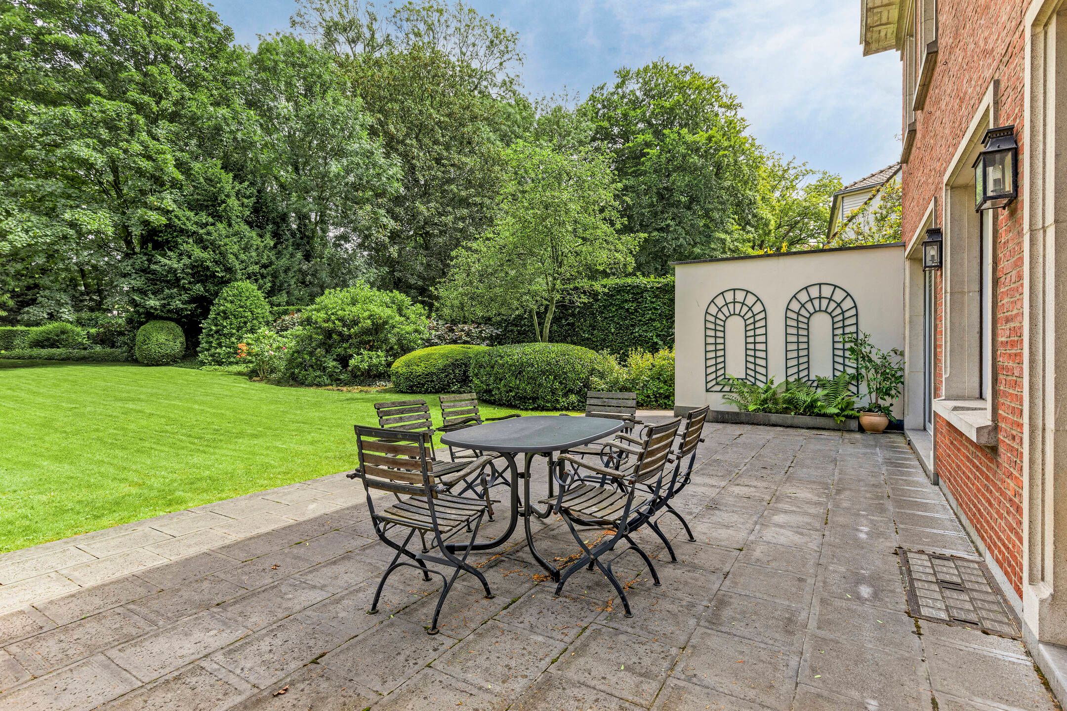 Mooie klassieke villa met 6 slaapkamers en grote tuin foto 17