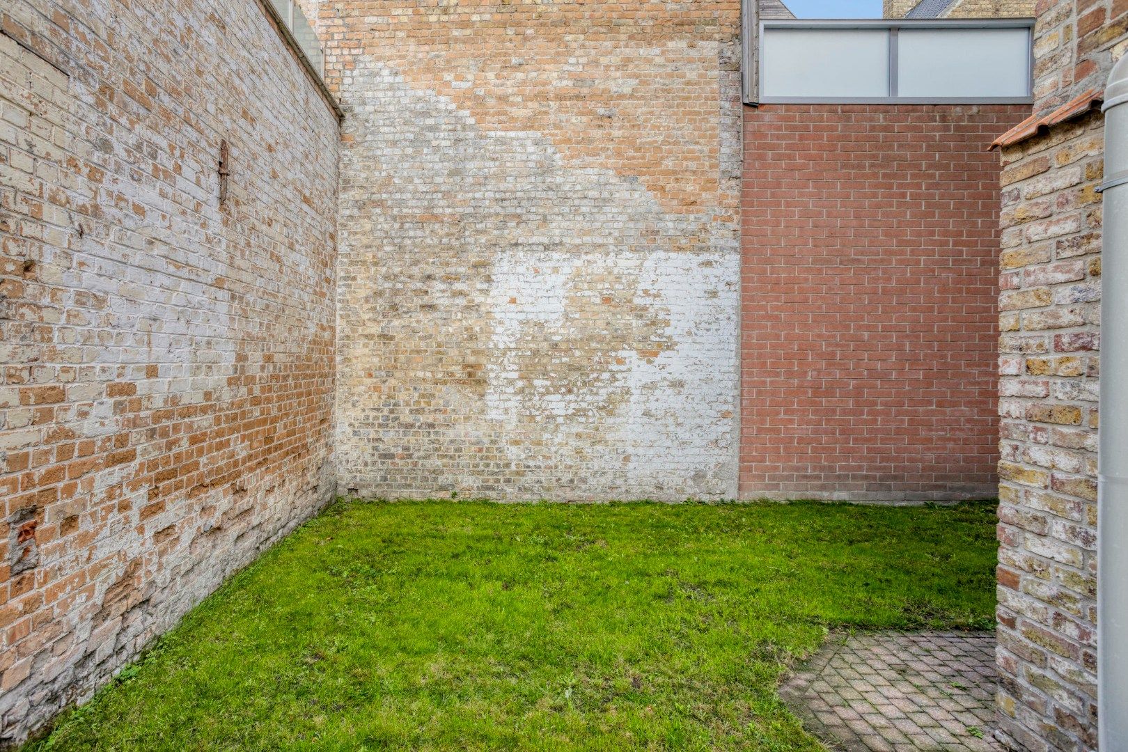 Opbrengsteigendom te koop in hartje Veurne – netto rendement 3,5% foto 8