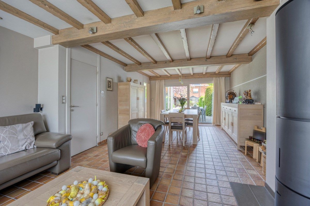Halfopen woning met 3 slaapkamers en dubbele garage foto 5