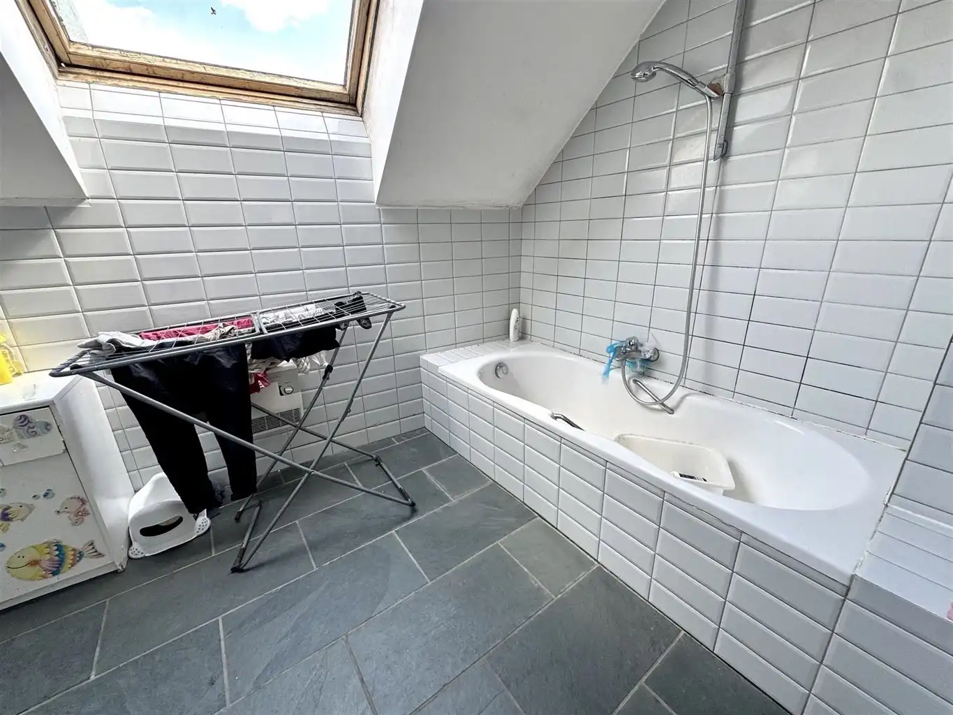 Opbrengstgebouw met twee appartementen in hartje Maaseik.  foto 21