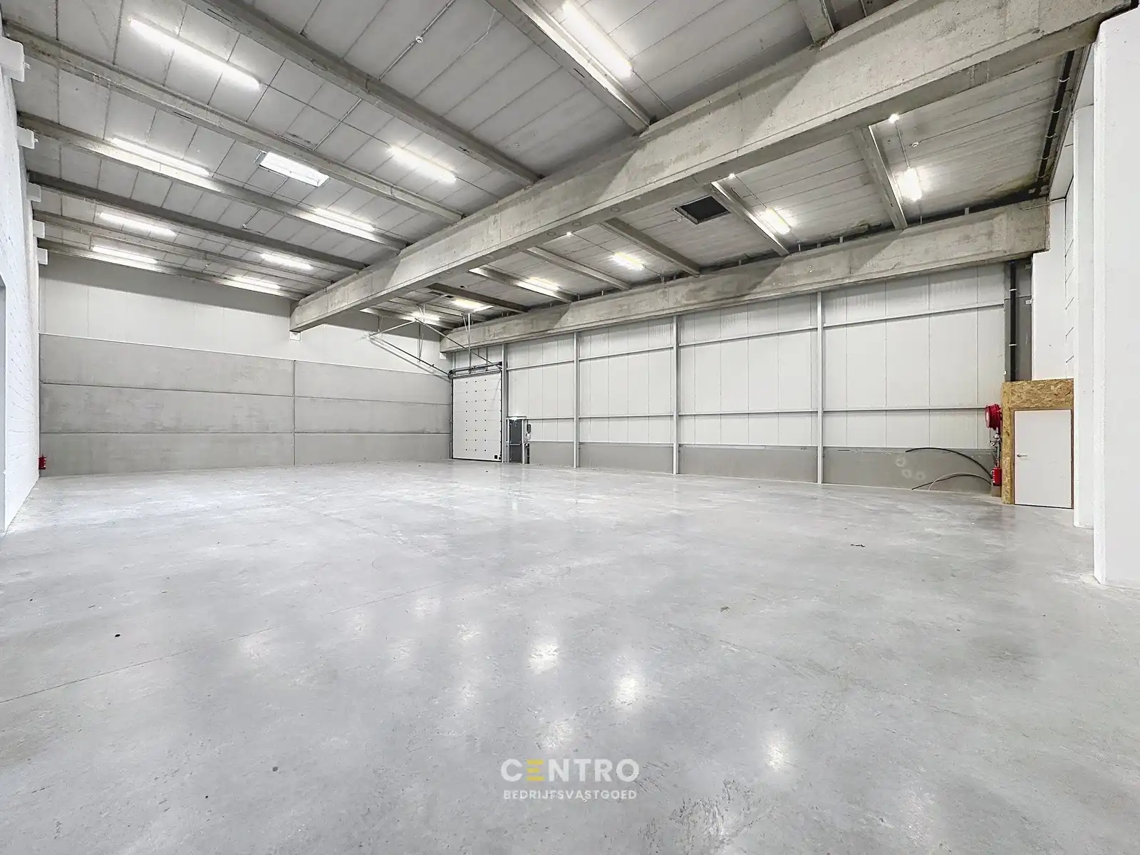 NB KMO-UNIT (411.55m²) te koop met 2 private parkeerplaatsen voor de deur, elektrische sectionaalpoort en sanitair blok op industriezone "Herdersbrug" te 8000 Brugge foto 5