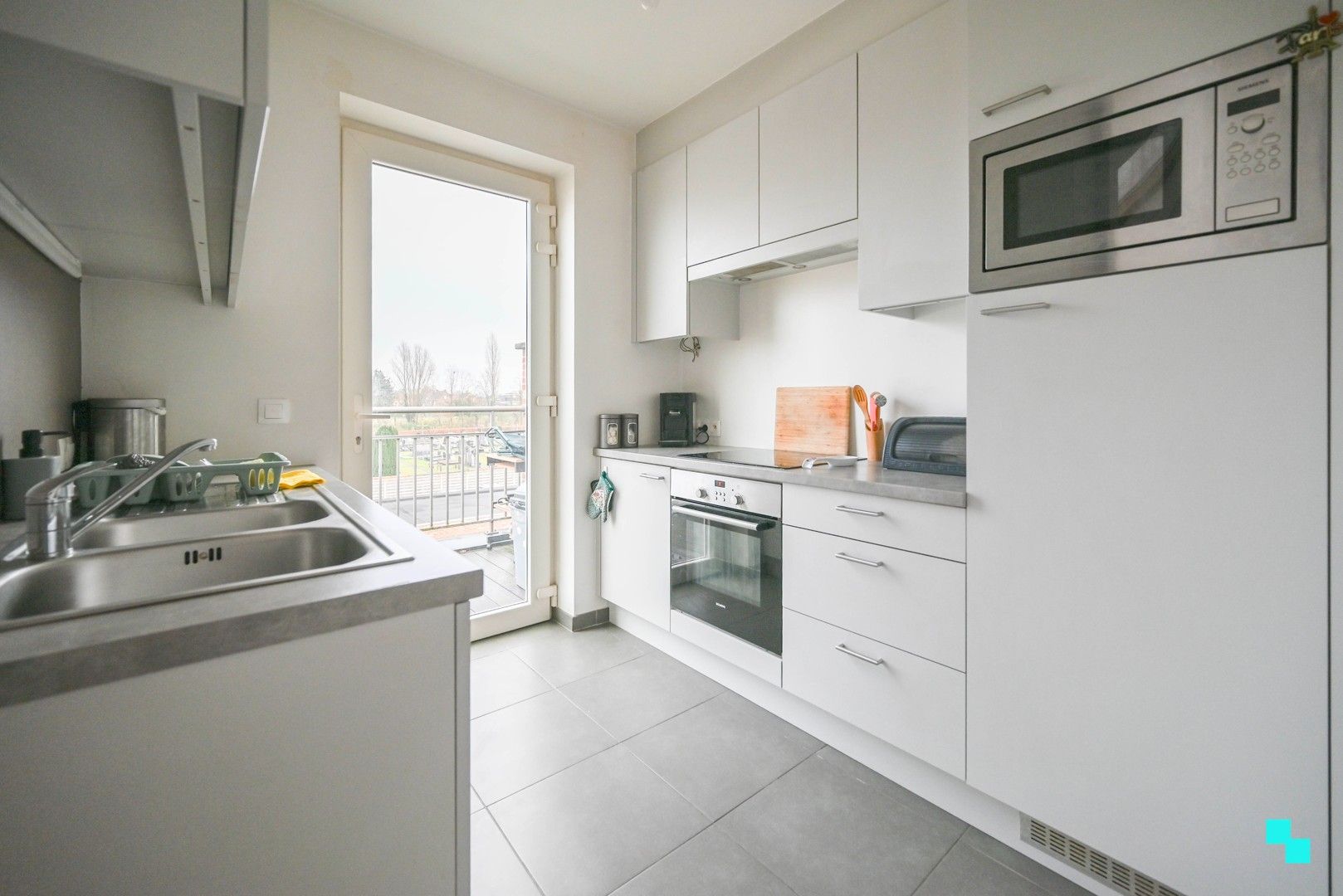 Duplexappartement nabij centrum Oostrozebeke foto 4