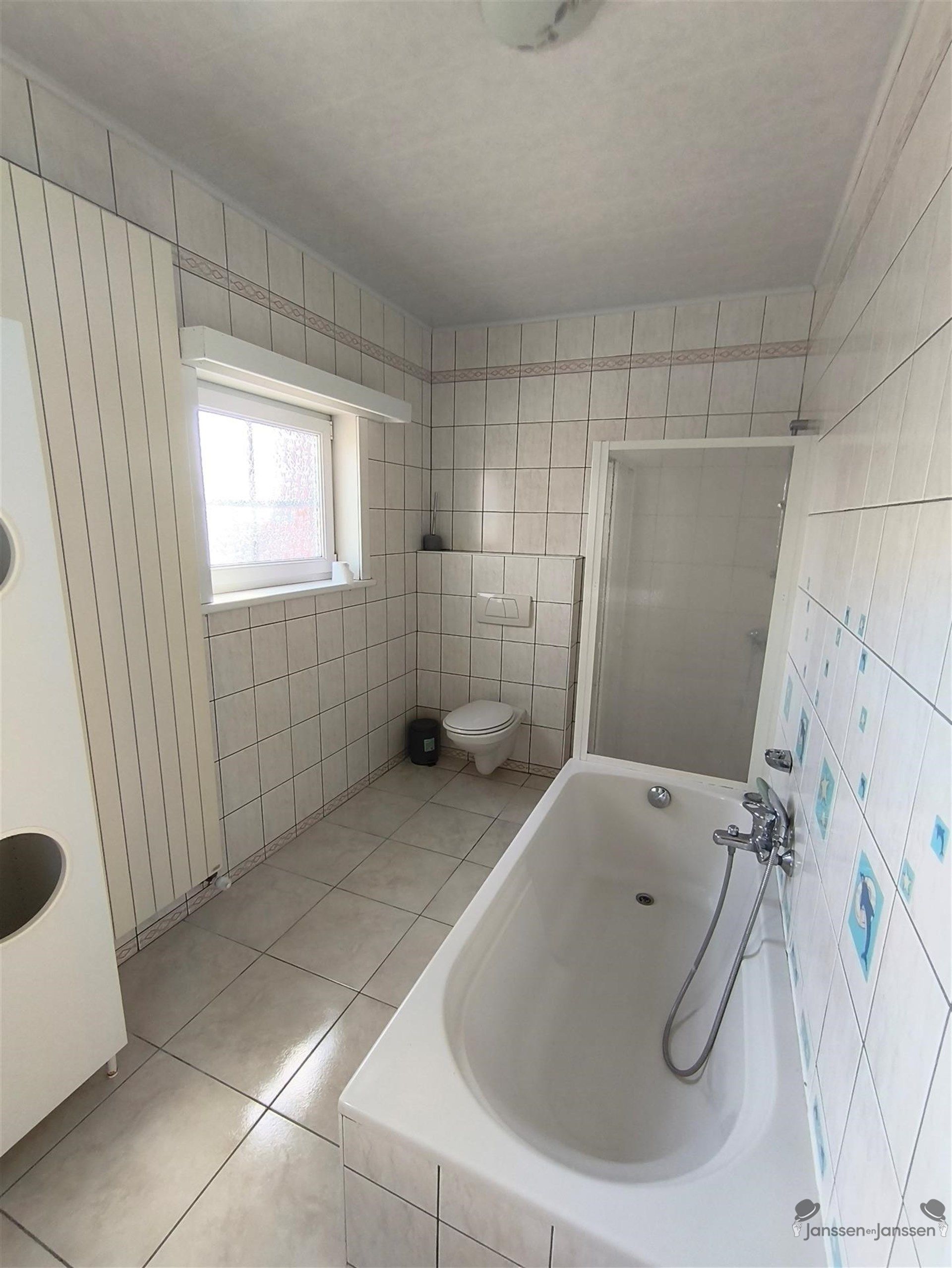 Handelspand met werkplaats & duplex appt foto 15