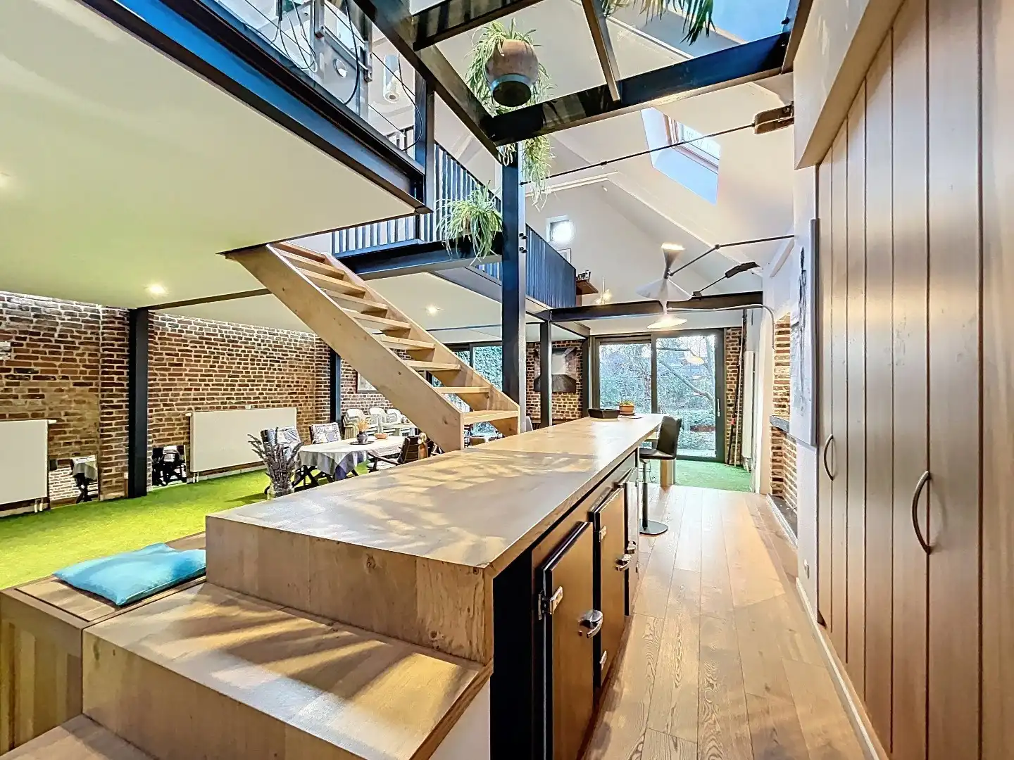 Instapklare loft met veel licht, ruimte en westgerichte tuin foto 11