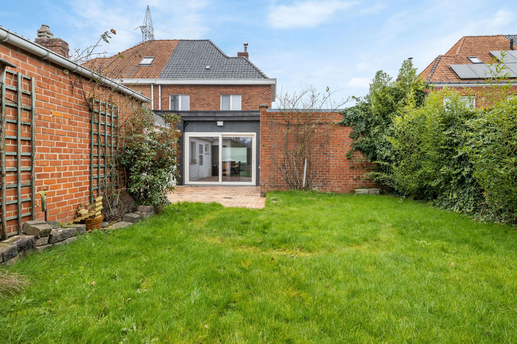 Charmante gerenoveerde woning met ruime garage & magazijn foto 21