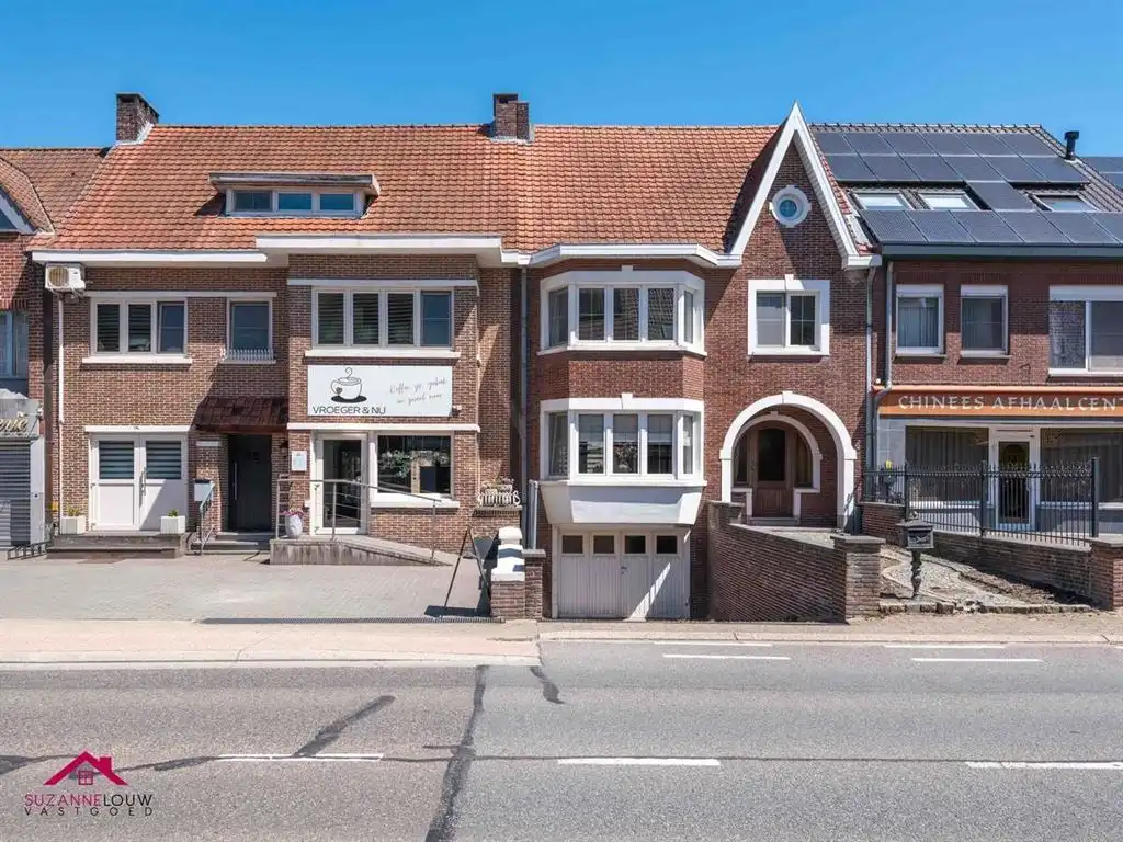 2 woningen in gesloten bebouwing met handelsruimte foto {{pictureIndex}}