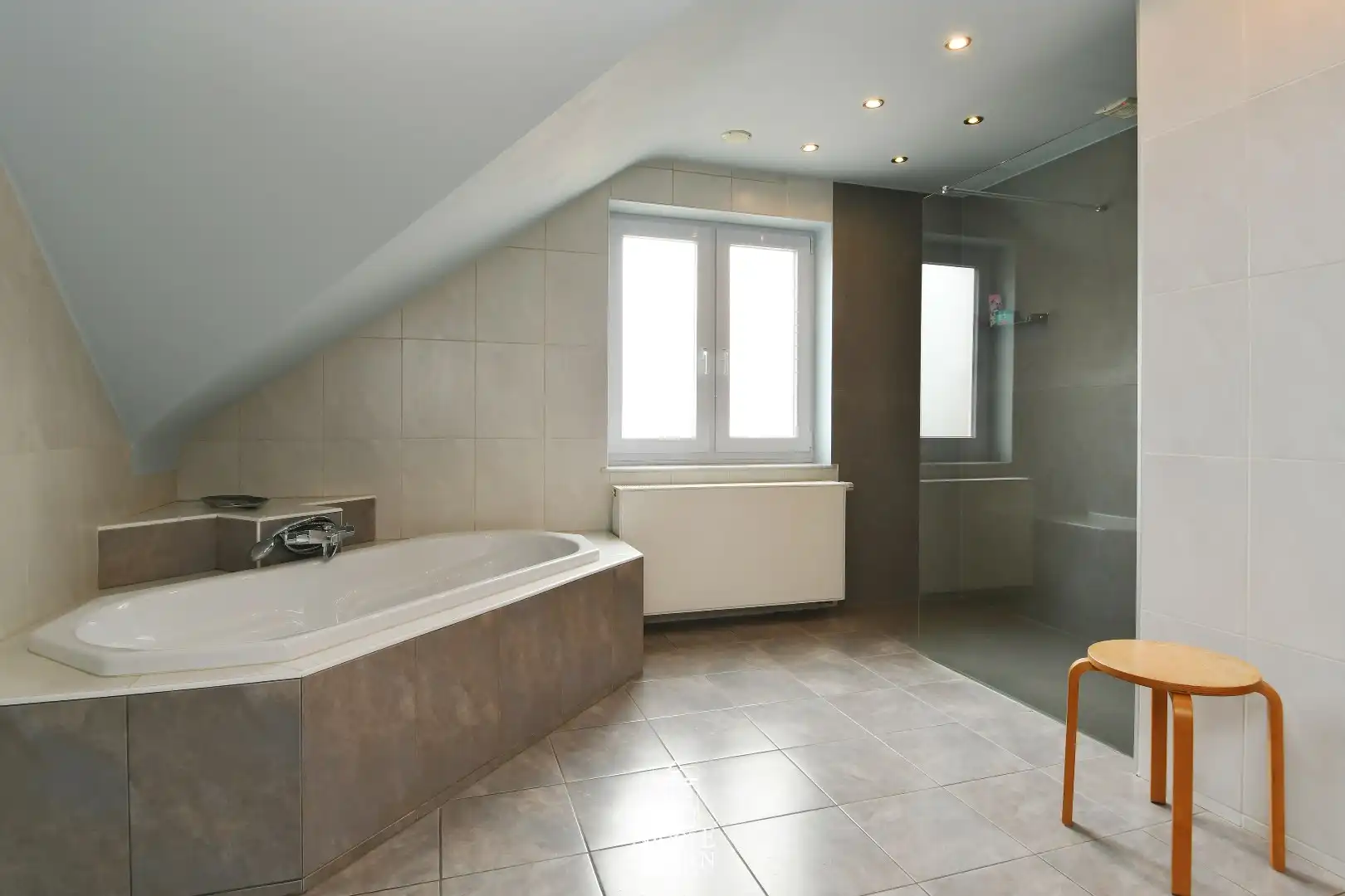 Zeer ruime gezinswoning foto 21