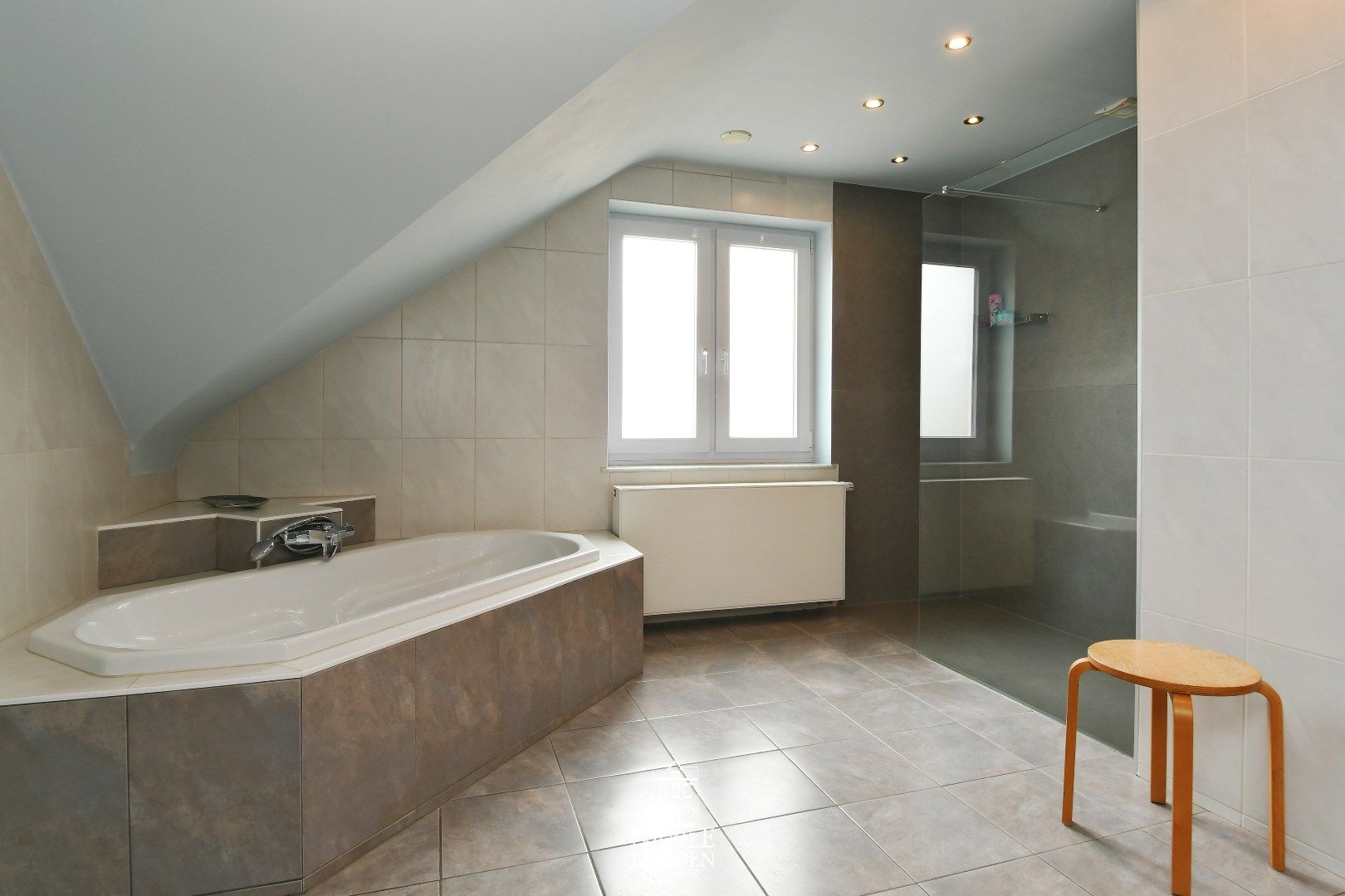 Zeer ruime gezinswoning foto 21