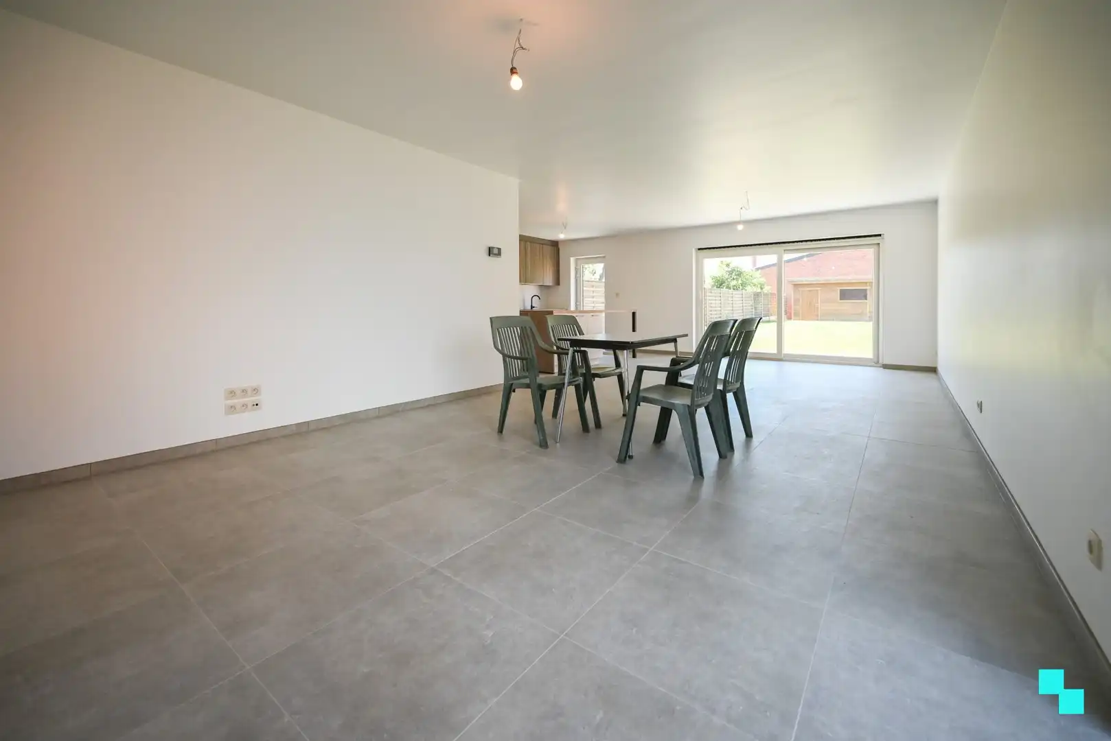 Riante nieuwbouwwoning met aangename tuin te Izegem foto 13