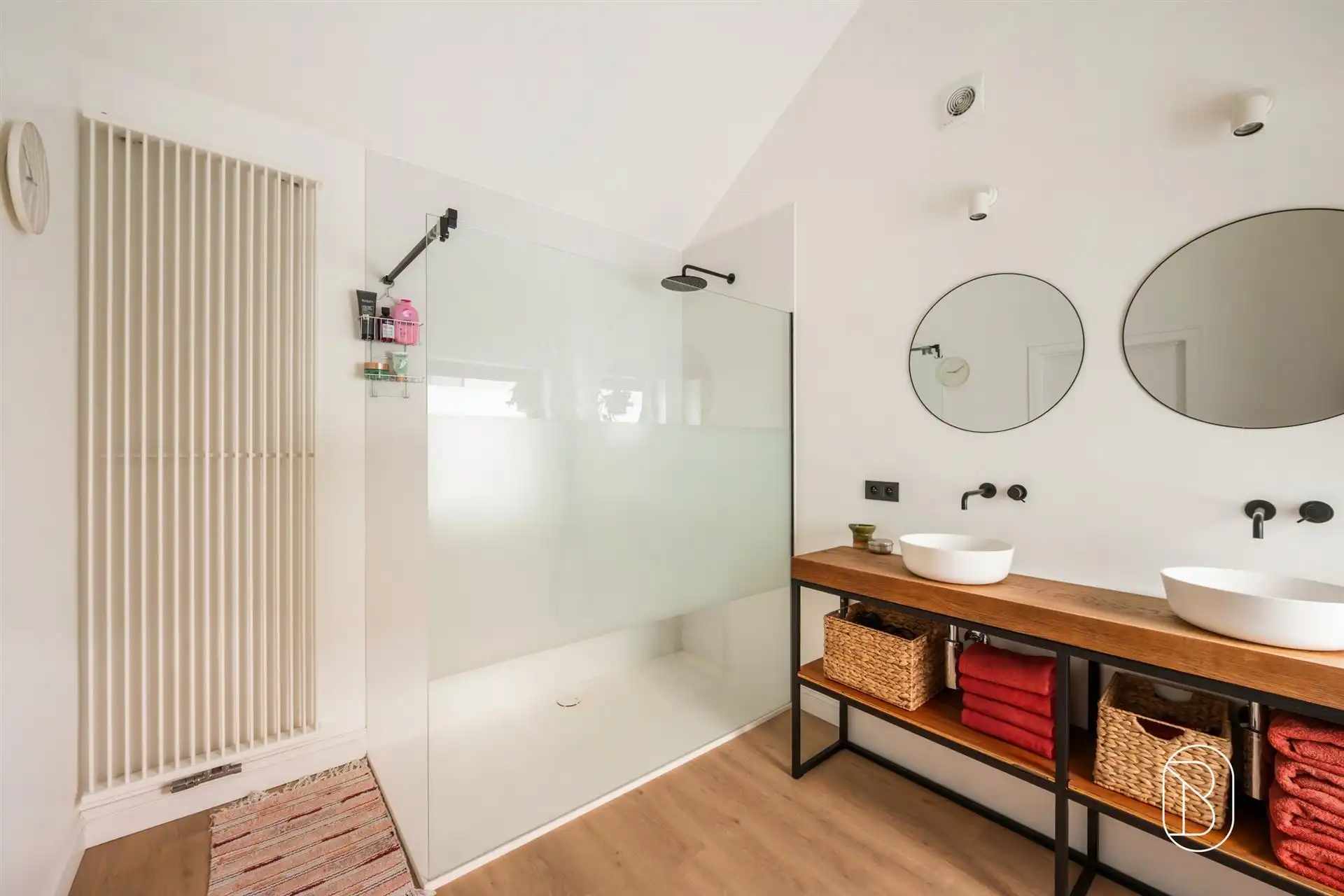 Smaakvol gerenoveerde woning met 4 slpk en gezellige tuin foto 21
