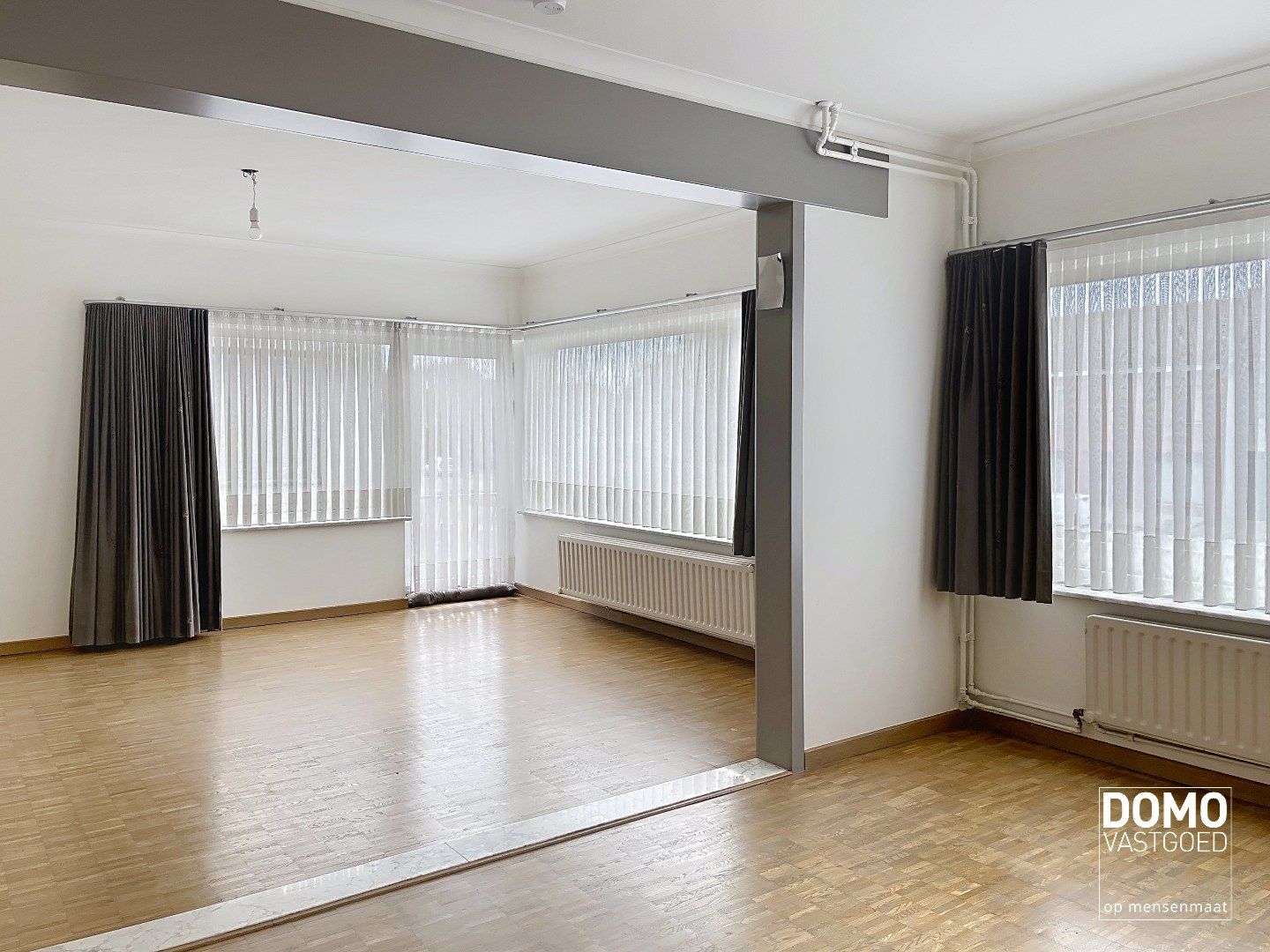 Commercieel gelegen handelspand met inclusief bovenliggend appartement te Kermt. foto 17