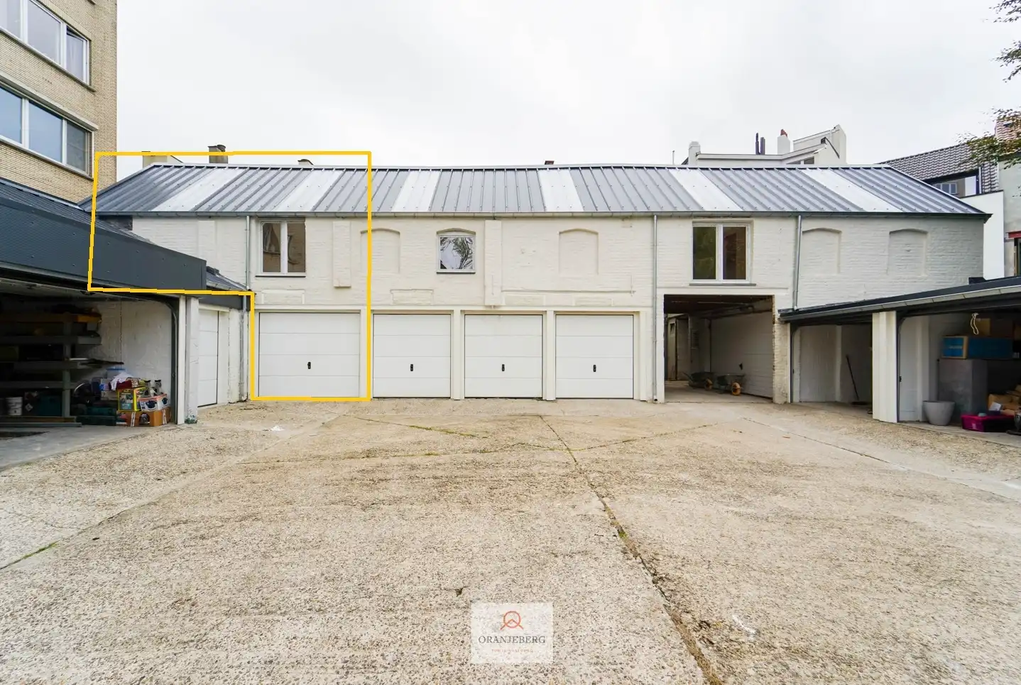 Garage groot (40,5m²) + bovenliggend magazijn of atelier (40,5m²) foto {{pictureIndex}}