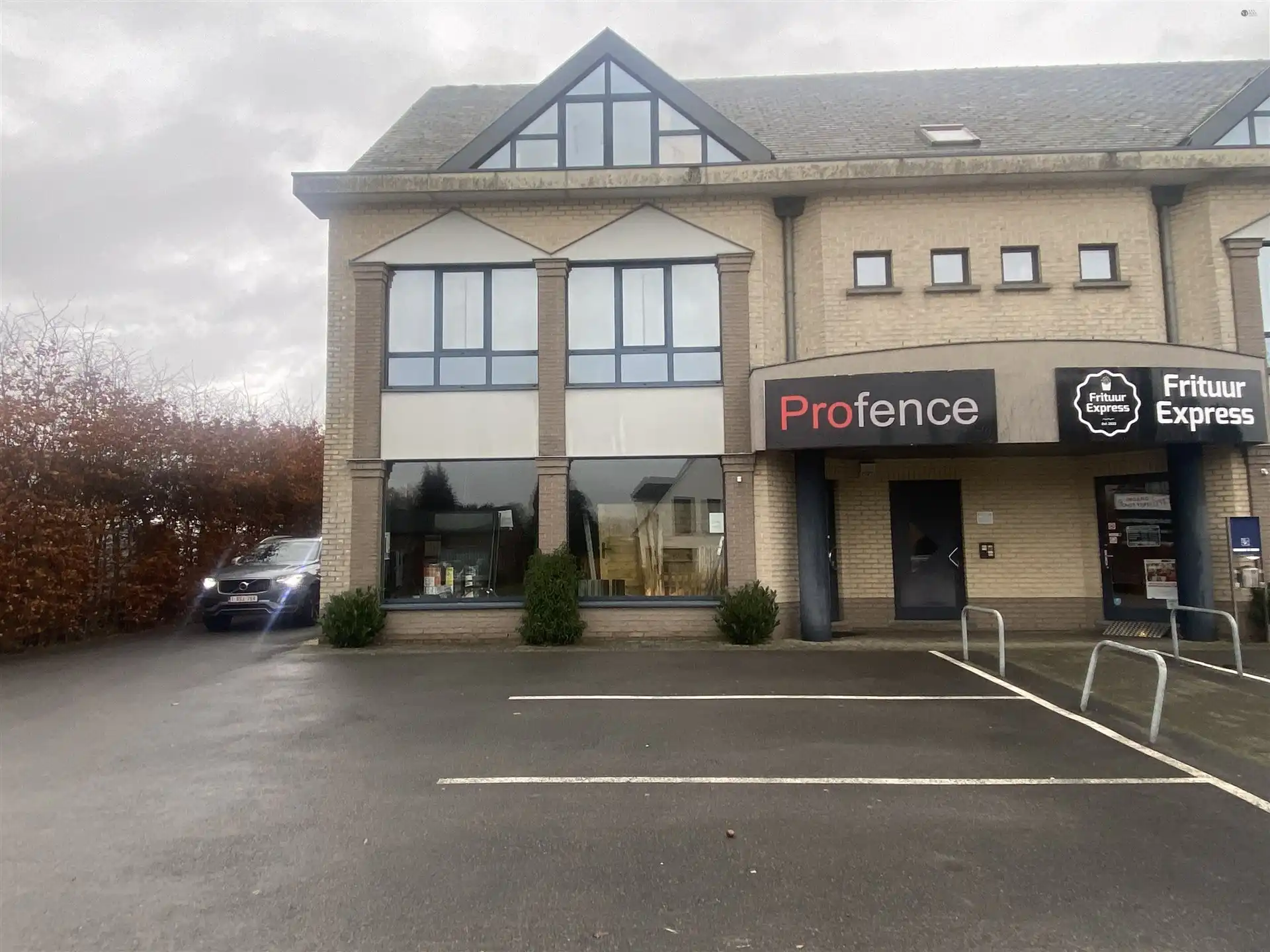 commercieel gunstig gelegen handelspand foto {{pictureIndex}}