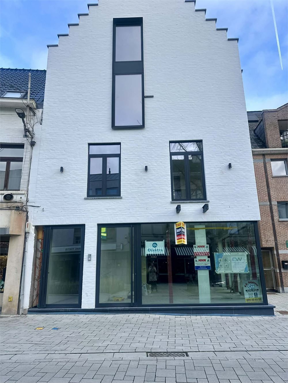 GLOEDNIEUWE winkel- of kantoorruimte in hartje Ninove foto 5