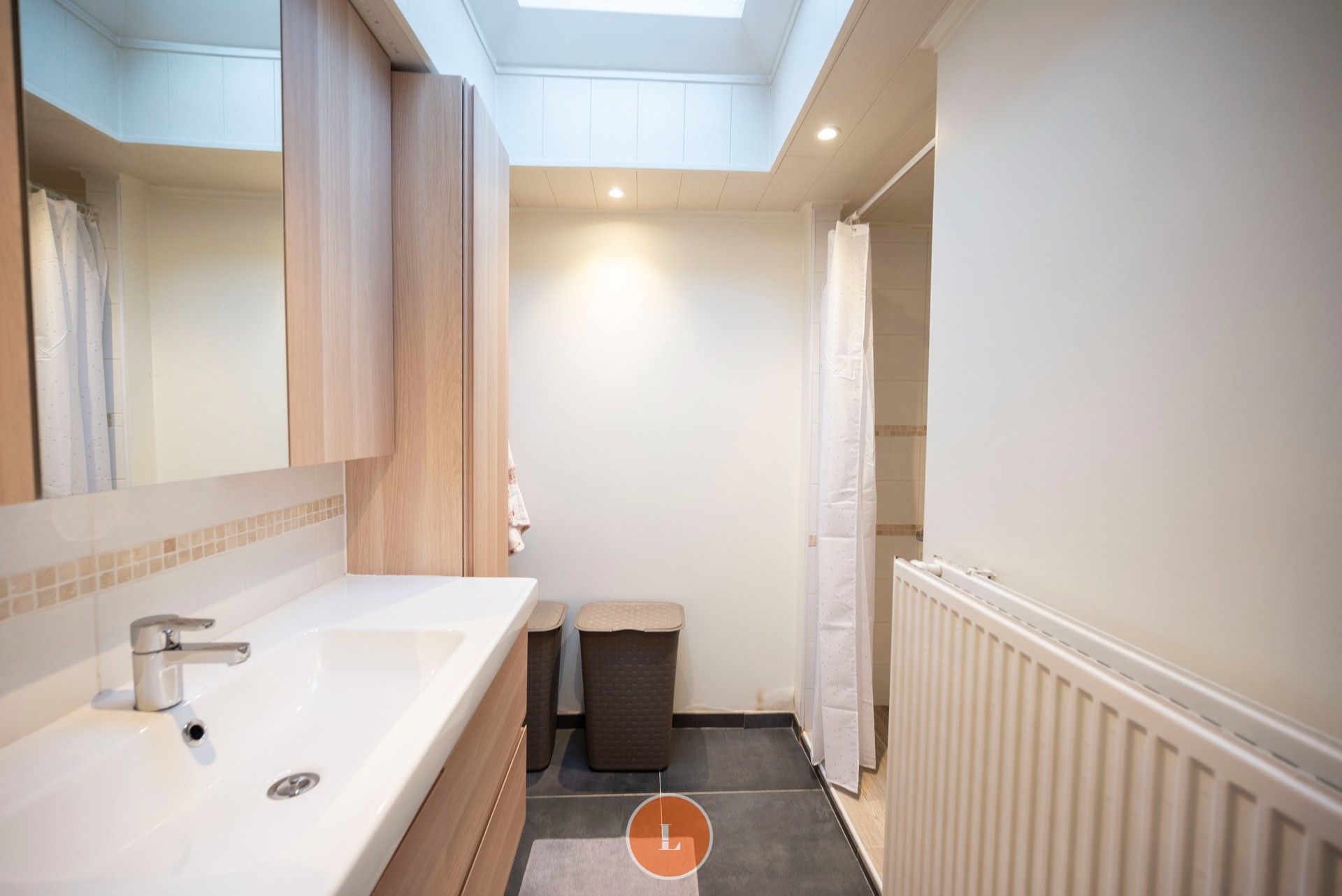 Ruime woning met meer dan 4 slaapkamers en garage foto 8