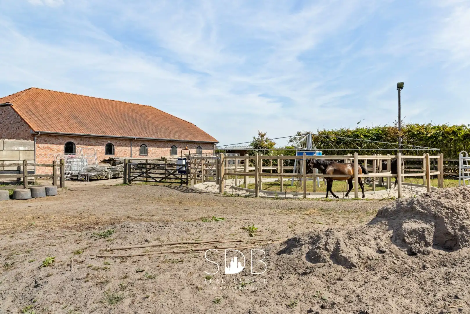 Prachtige landelijke woning met hippische accommodatie op 2,5hectare foto 35
