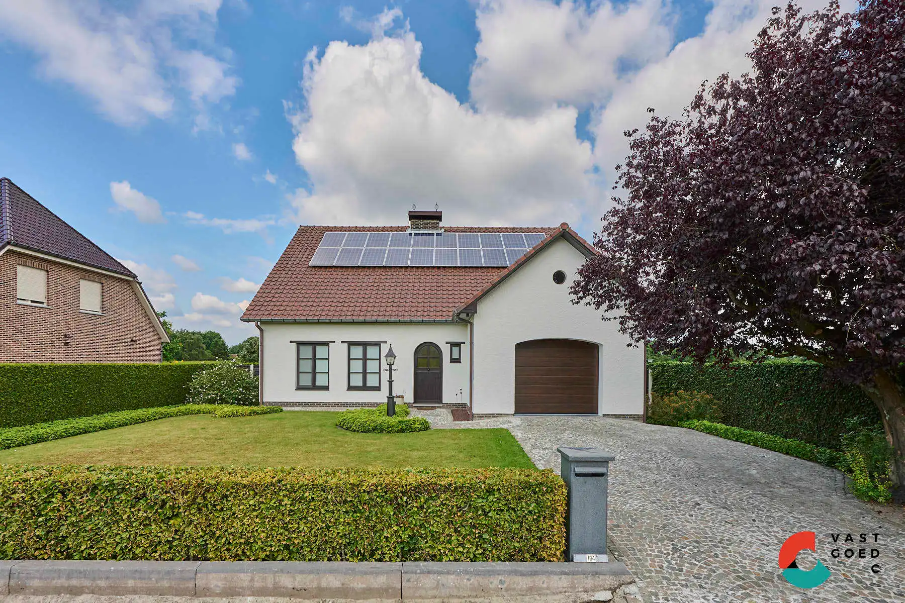 Ruime gezinswoning omringd door groen op een perceel met vrij uitzicht foto 3