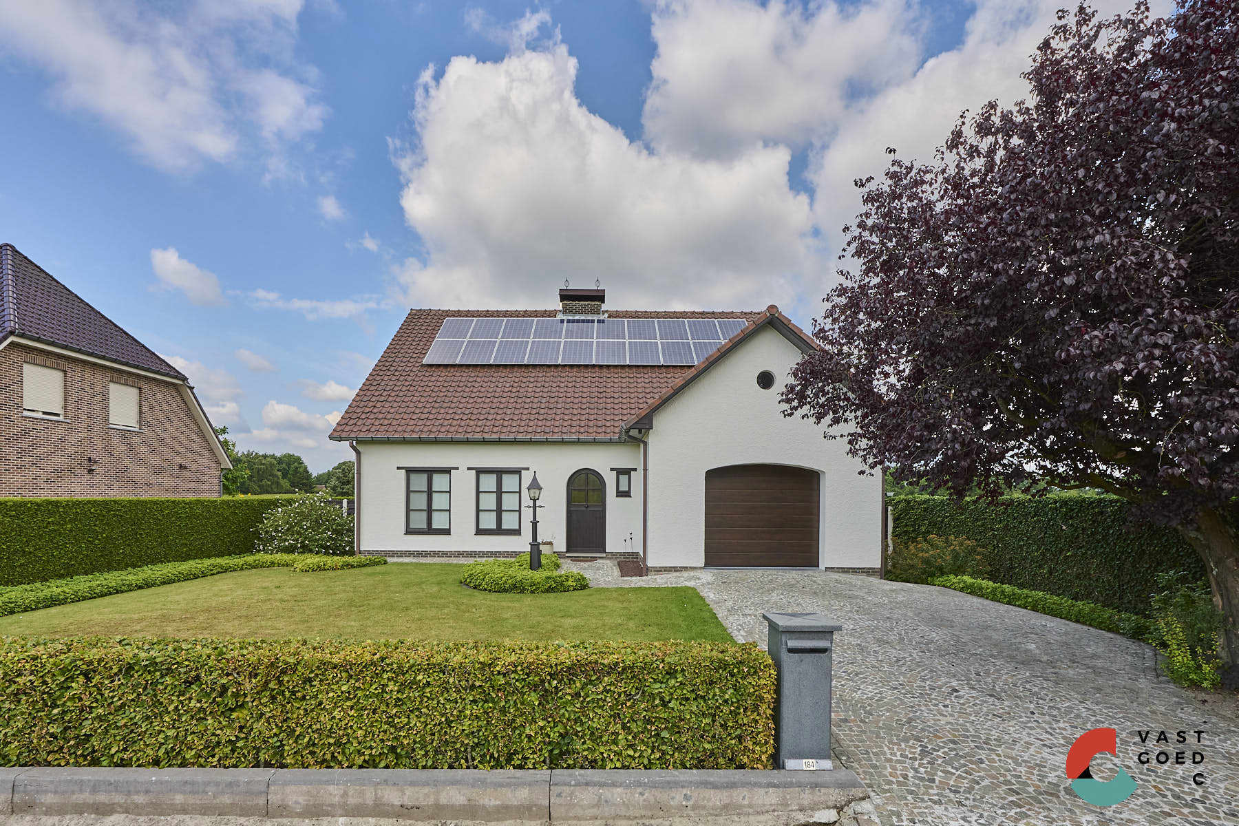 Ruime gezinswoning omringd door groen op een perceel met vrij uitzicht foto 3