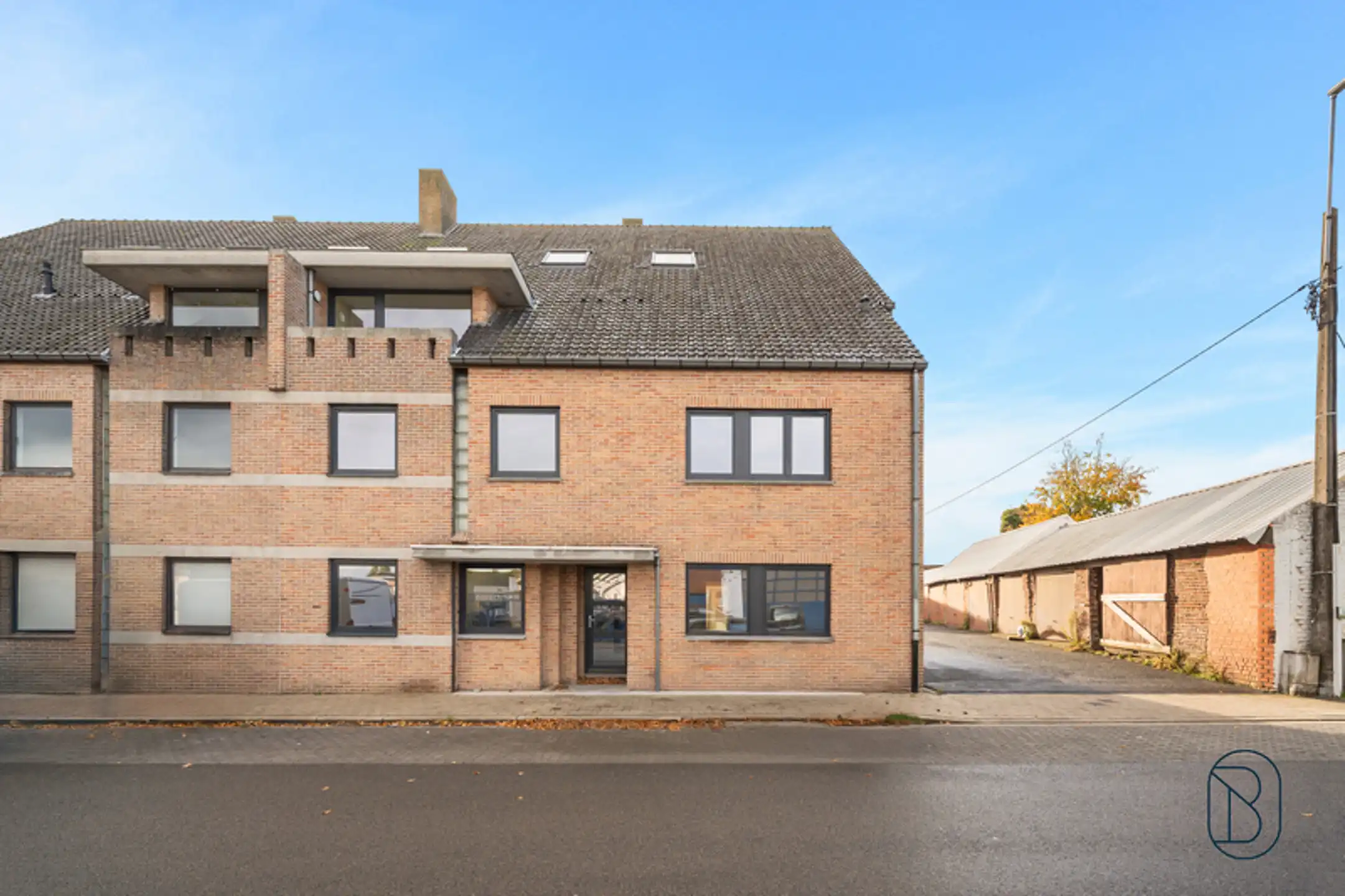 Gerenoveerd appartement op de 1ste verdieping met balkon foto 9